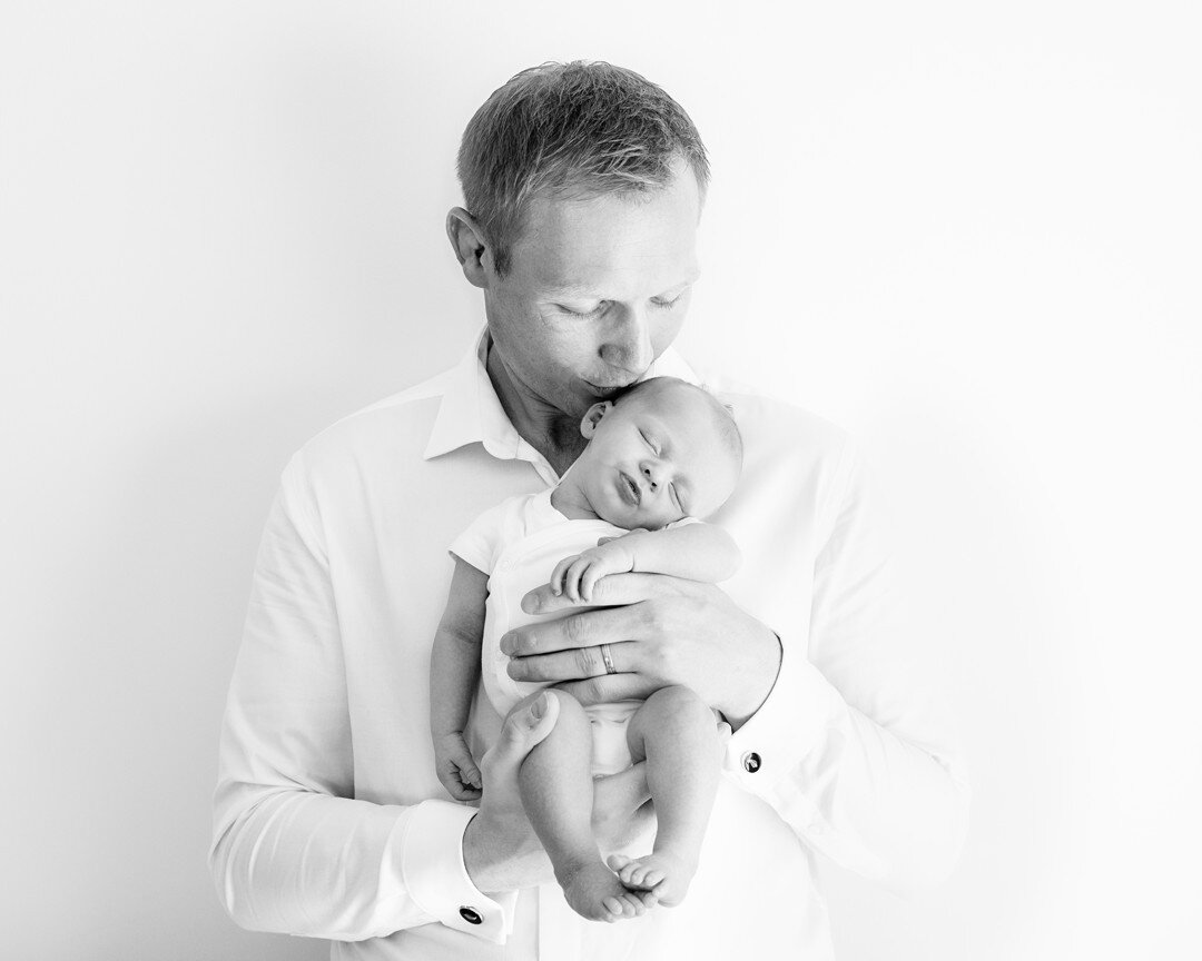 Daddy and me, Freddie 😊

&quot;There's no feeling like the feeling of holding your world in your arms&quot; ❤

#babycomingsoon #babycomingsoonedinburgh  #babyEdinburgh #babyedinburgh #newbornedinburgh #newbornmidlothian  #newbornphotographyedinburgh