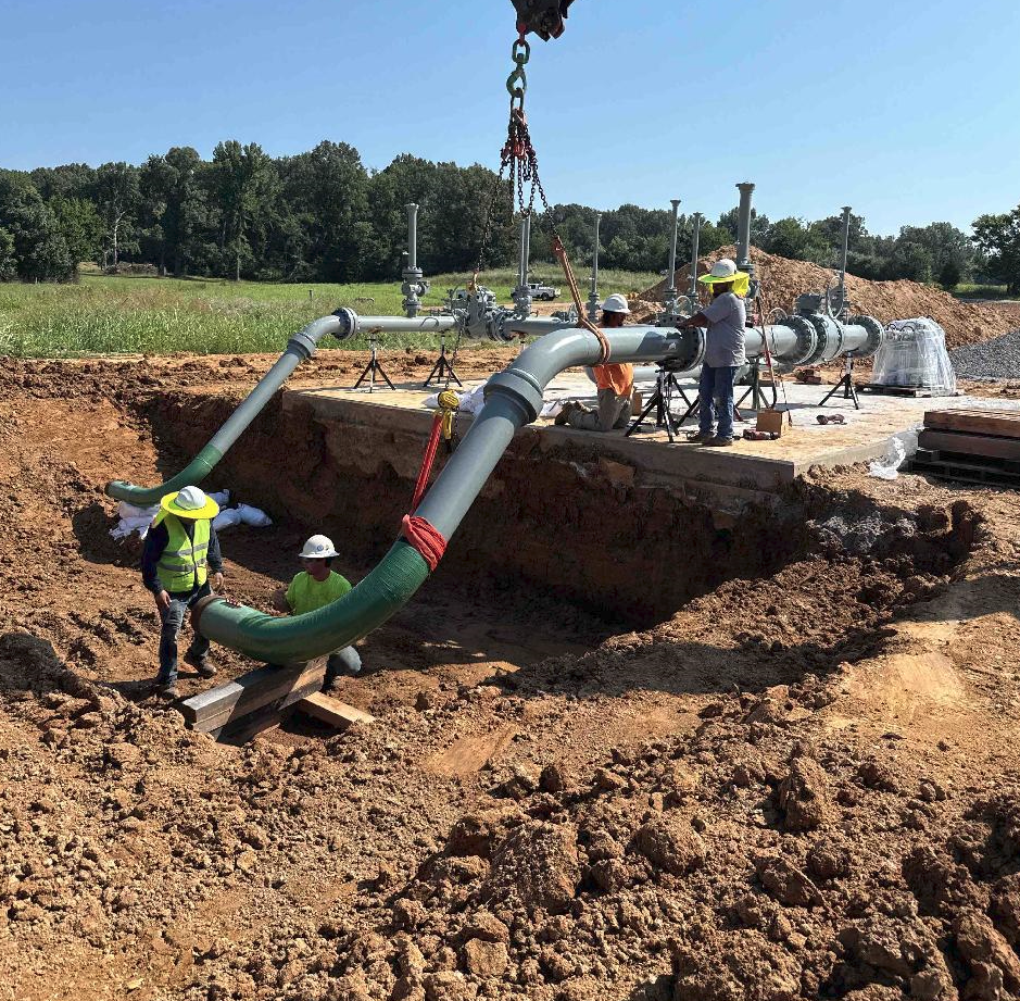 Gas distribution facility with multiple risers and piping