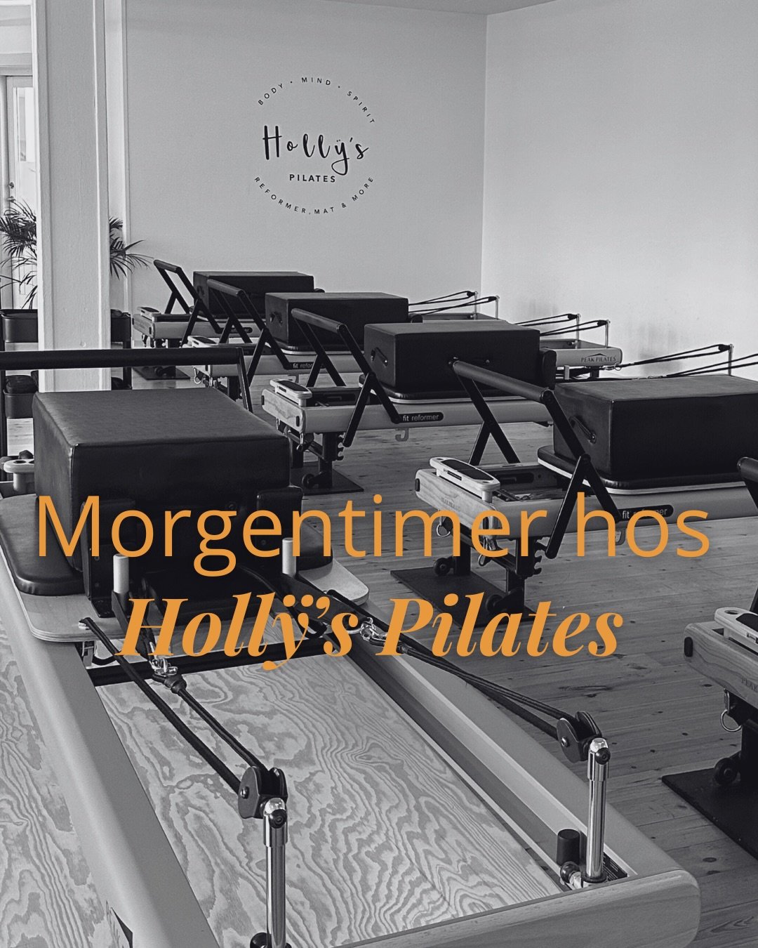 Vil du i gang f&oslash;r resten af byen v&aring;gner?

Hos Holly&rsquo;s Pilates har vi morgenhold kl. 06.30 eller kl.  07.00, s&aring; du kan f&aring; styrke, fokus og et boost til resten af dagen. 🌞 Kaffe i h&aring;nden, tr&aelig;ning p&aring; ref