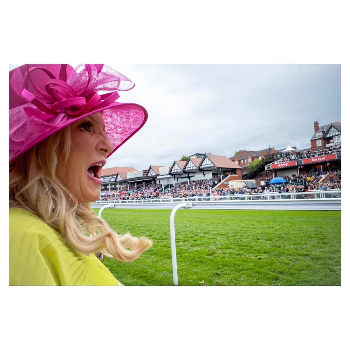 Few snaps from last weeks Chester Races.🐎 
Gutted i came towards the end as there were so many picture moments!