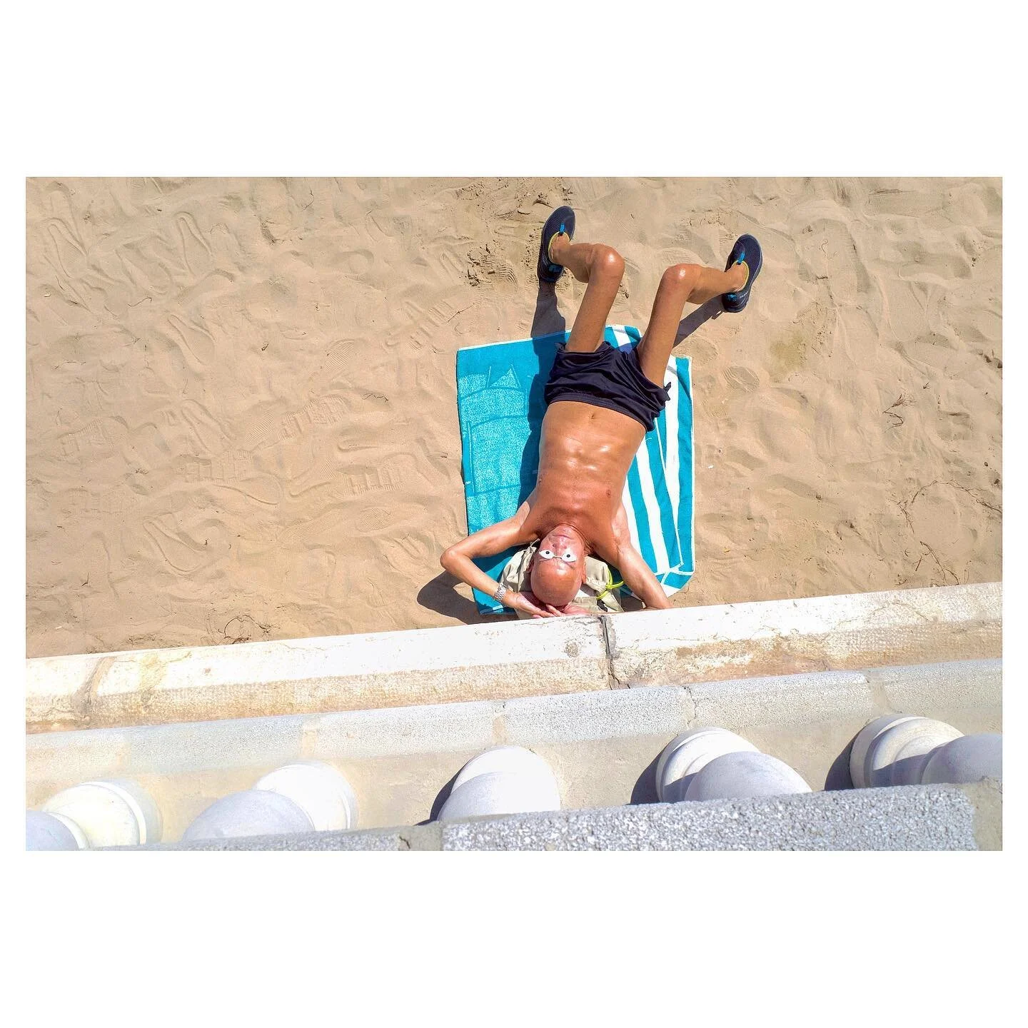 Sitges, Spain &lsquo;22
&mdash;&mdash;&mdash;&mdash;&mdash;&mdash;&mdash;&mdash;&mdash;&mdash;&mdash;&mdash;&mdash;&mdash;&mdash;&mdash;&mdash;&mdash;&mdash;
#sitgesbeach #sitges #sunbathıng #ricohgriii #grsnaps #streephotography