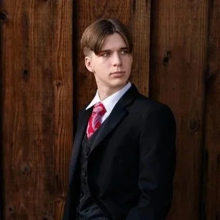 SENIOR PORTRAITS