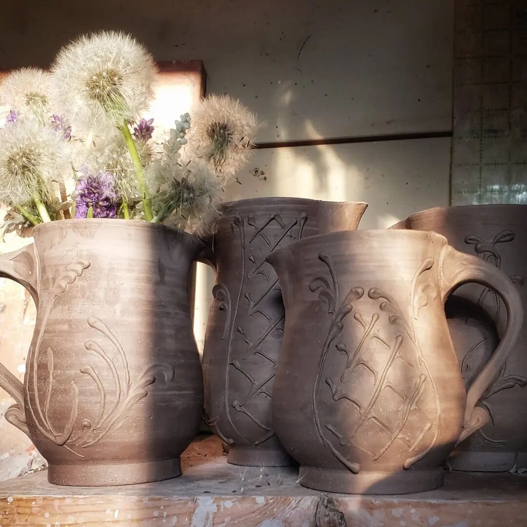 dandelions, 
drenched in the Light 
declare the glory.

#thepotteress #notarealhaiku #theheavensdeclarethegloryofgod #vases #smallpitchers