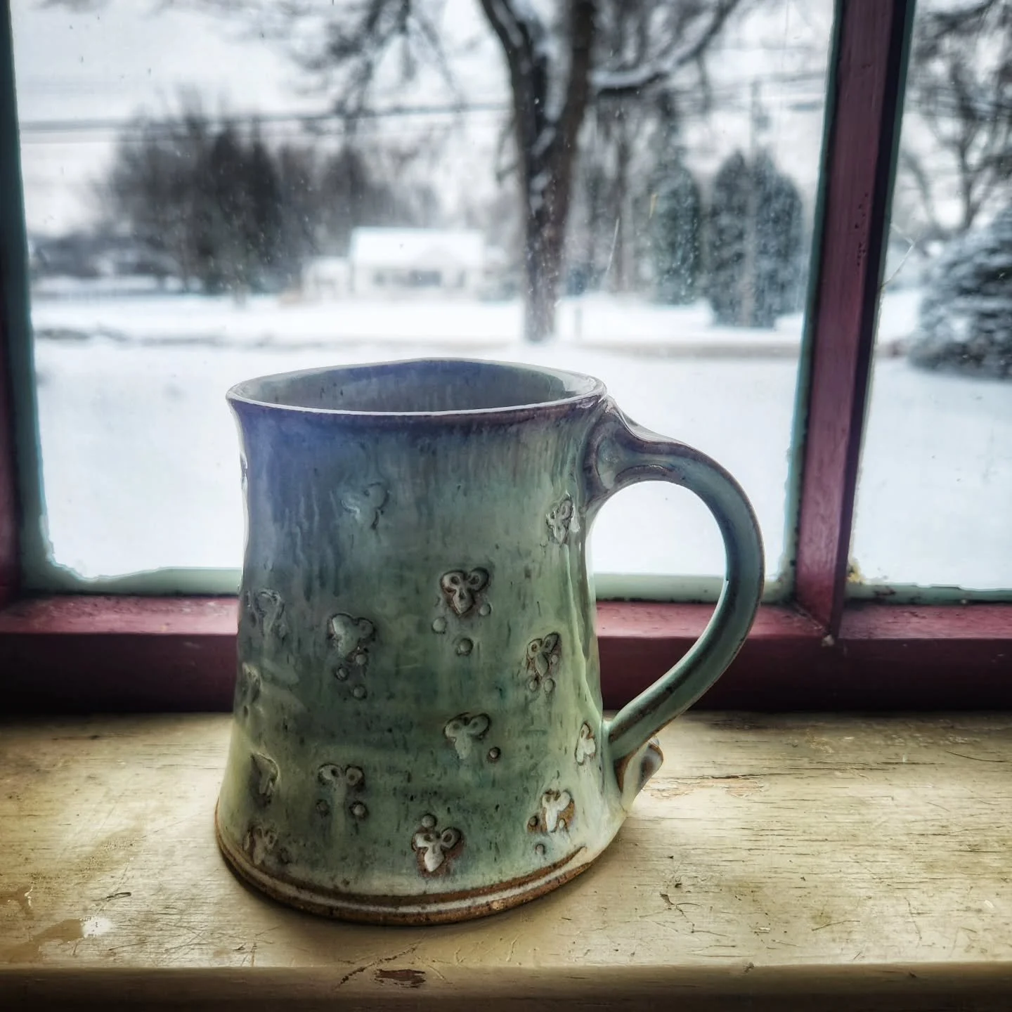 Today's mug.
This is the one I reach for 28 days a month.
For reasons,  see the second photo. 

#thepotteress #tankards #privatereservepottery