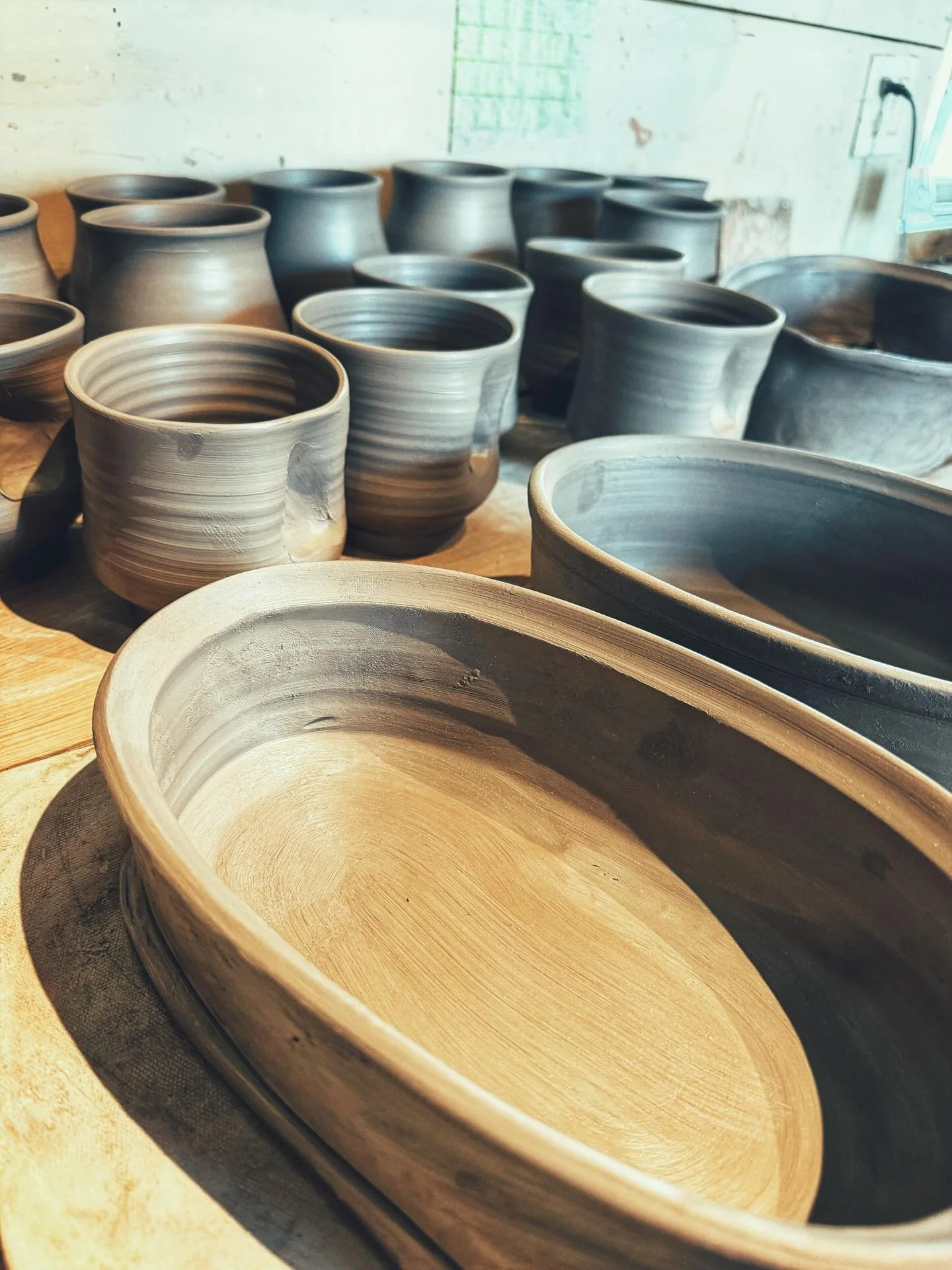 Finally&mdash;finally!!!&mdash; got the studio above negative temperatures and was able to throw!

Also realized I never showed these gorgeous fern unfurling mugs. They were a custom order for a dear friend.

#greenware #greenmugs #friendsdontletfrie