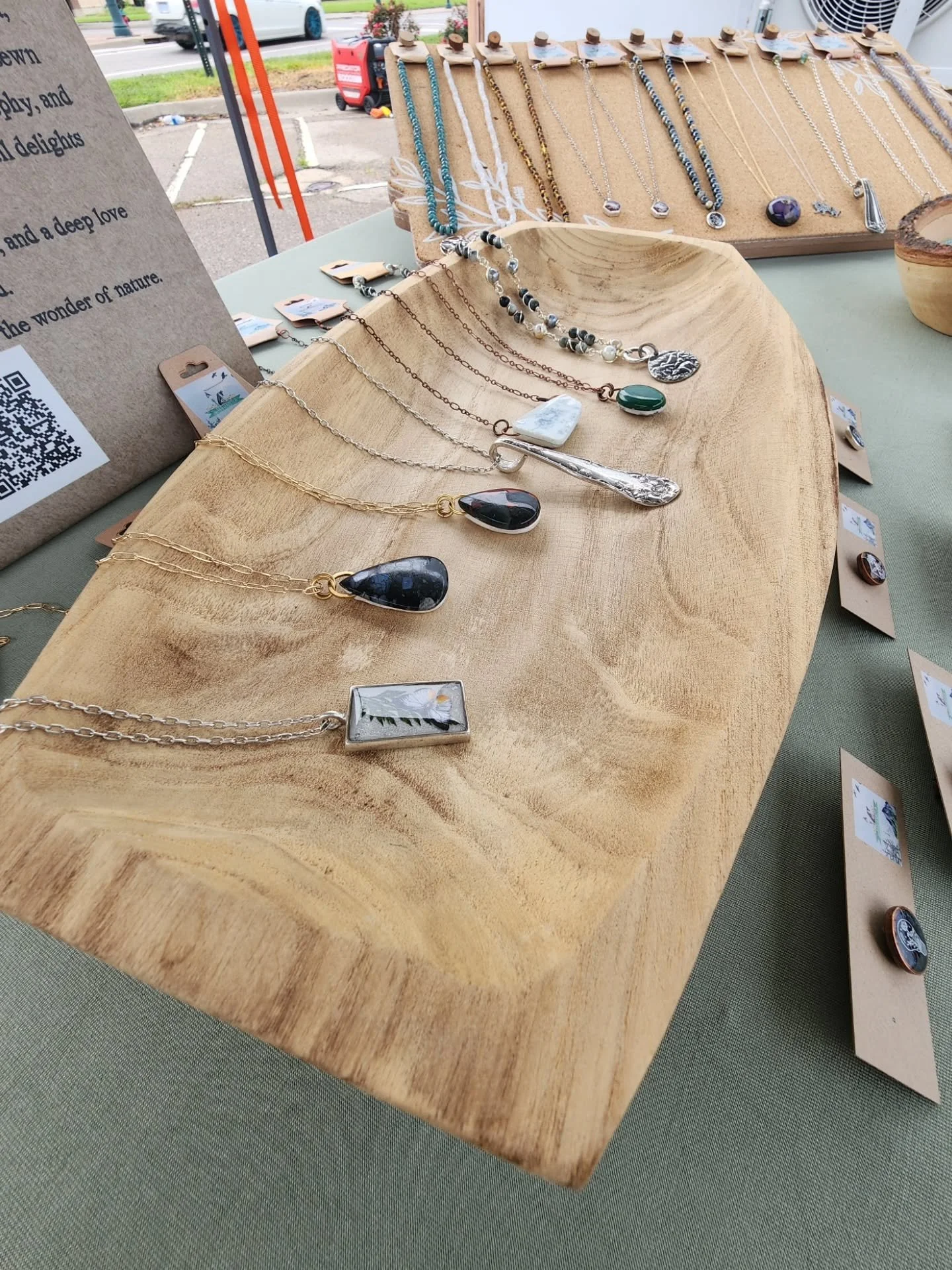 Happy 4th of July 🥳🇺🇸
At the @farmersmarketmanhattanks today from 8-1 
I only have 1 table up instead of 3 because of possible rain today but it is supposed to be short lived and the weather is much cooler today 😍 perfect for walking around in.