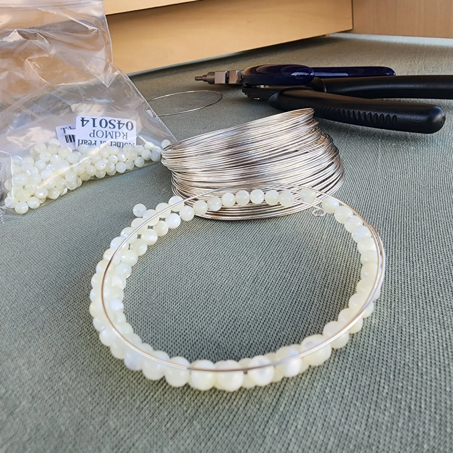 At the @farmersmarketmanhattanks until 1 today. 
I also bring my supplies to make things ☺️ making a mother of pearl bracelet 😍