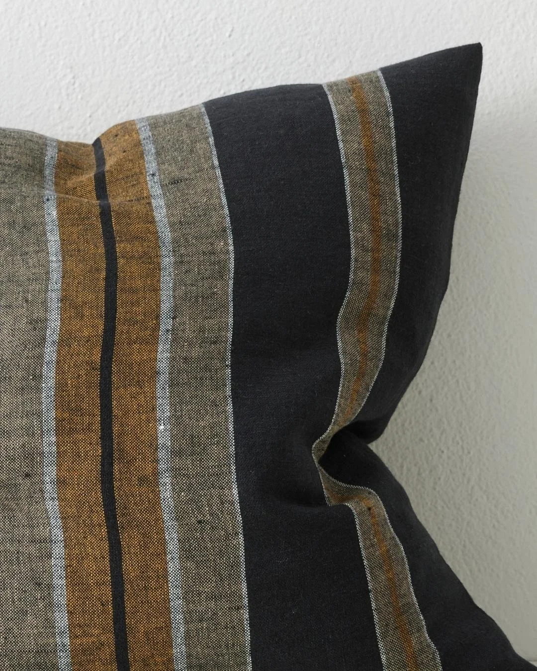 Weave-Cushion-Franco-Shadow-details.jpg