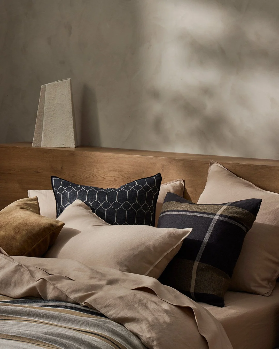Weave-vaucluse-dante-ava-cushions-bed-ravello.jpg