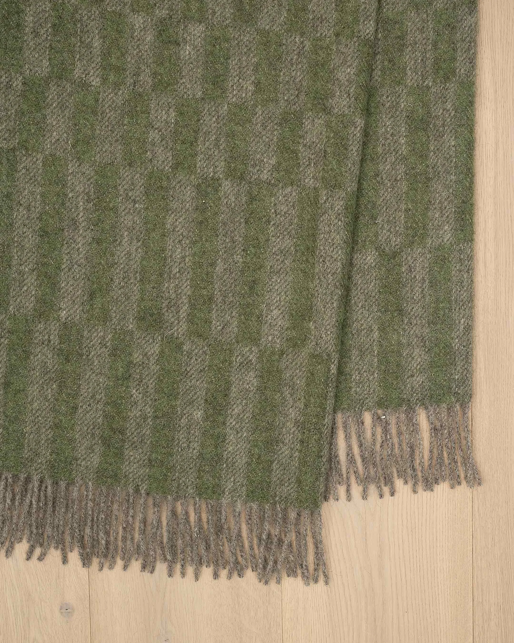 Glenorchy-Ivy-throw-floor.jpg
