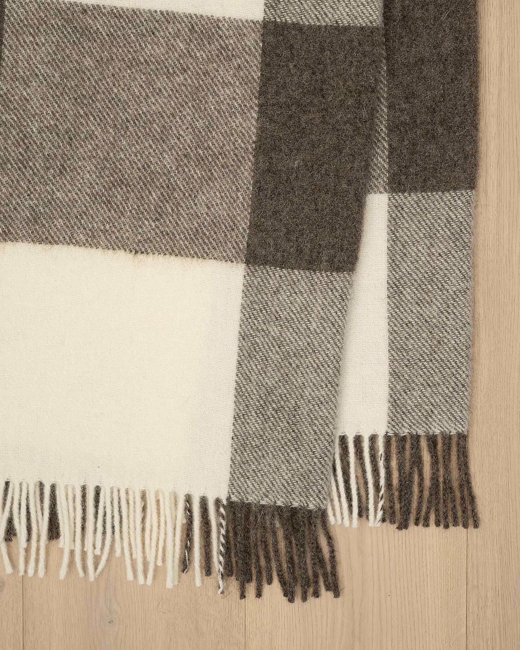 Lake_Hayes-Peat-throw-floor.jpg