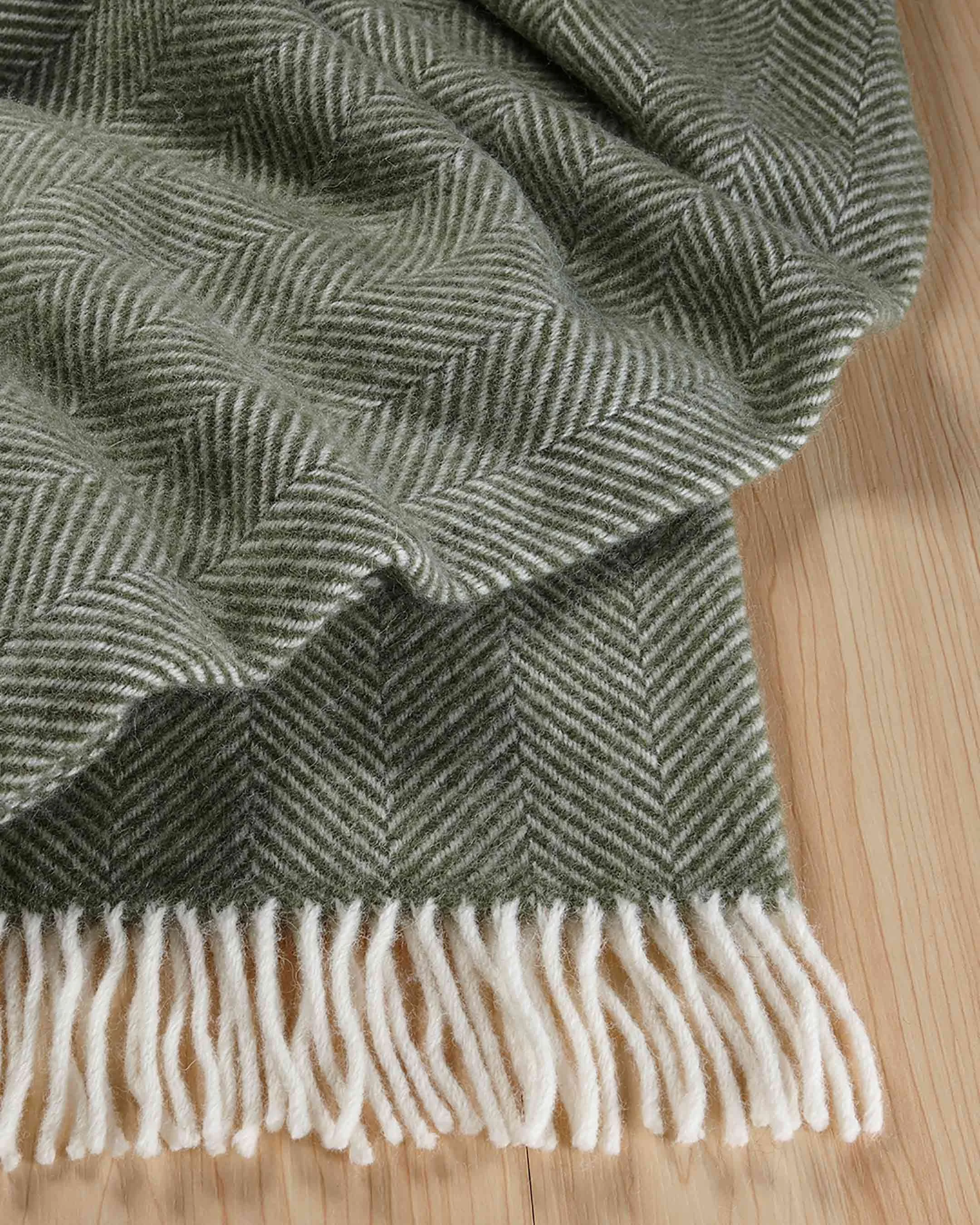 Magnus-Olive-throw-floor.jpg