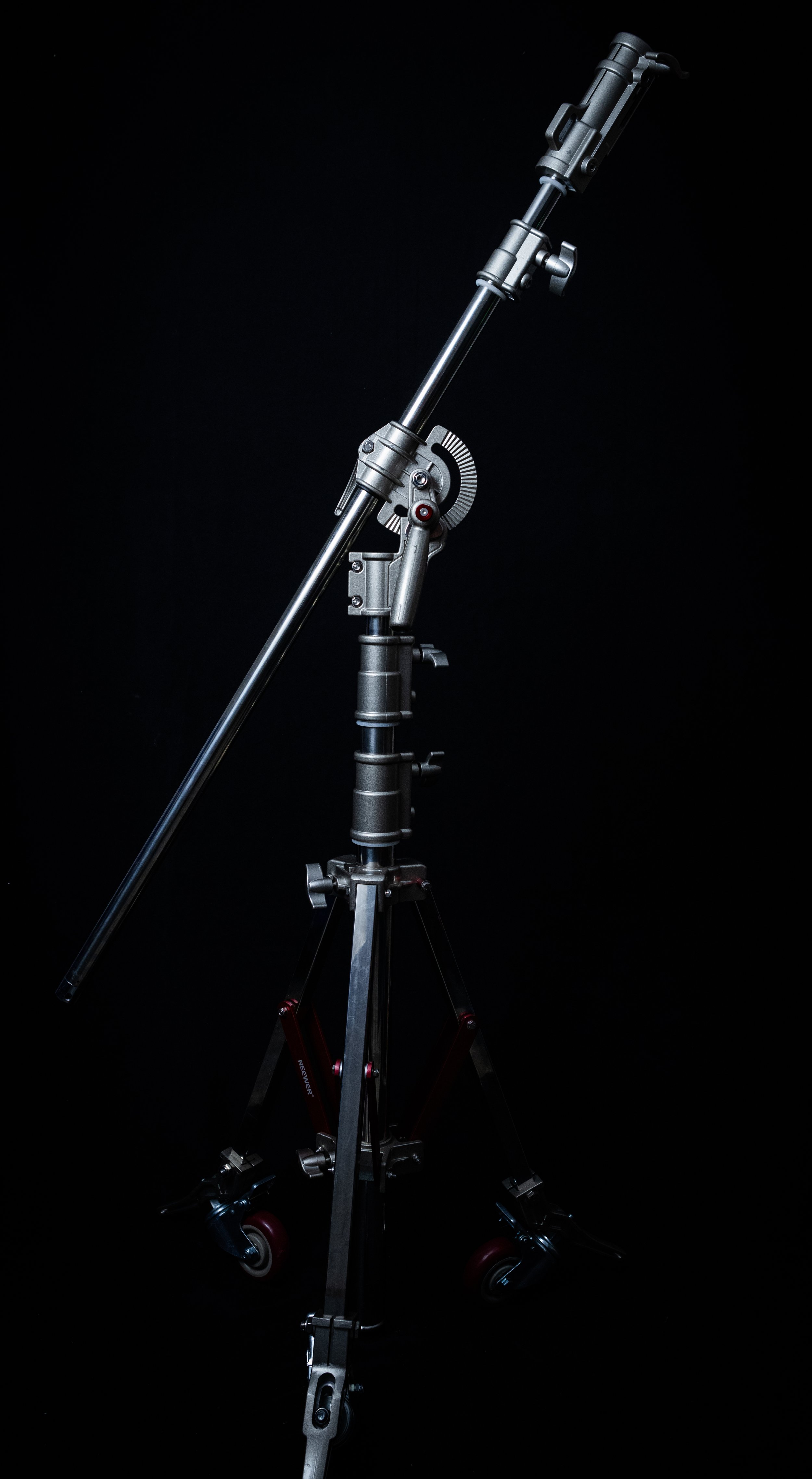 2K Boom Stand On wheels