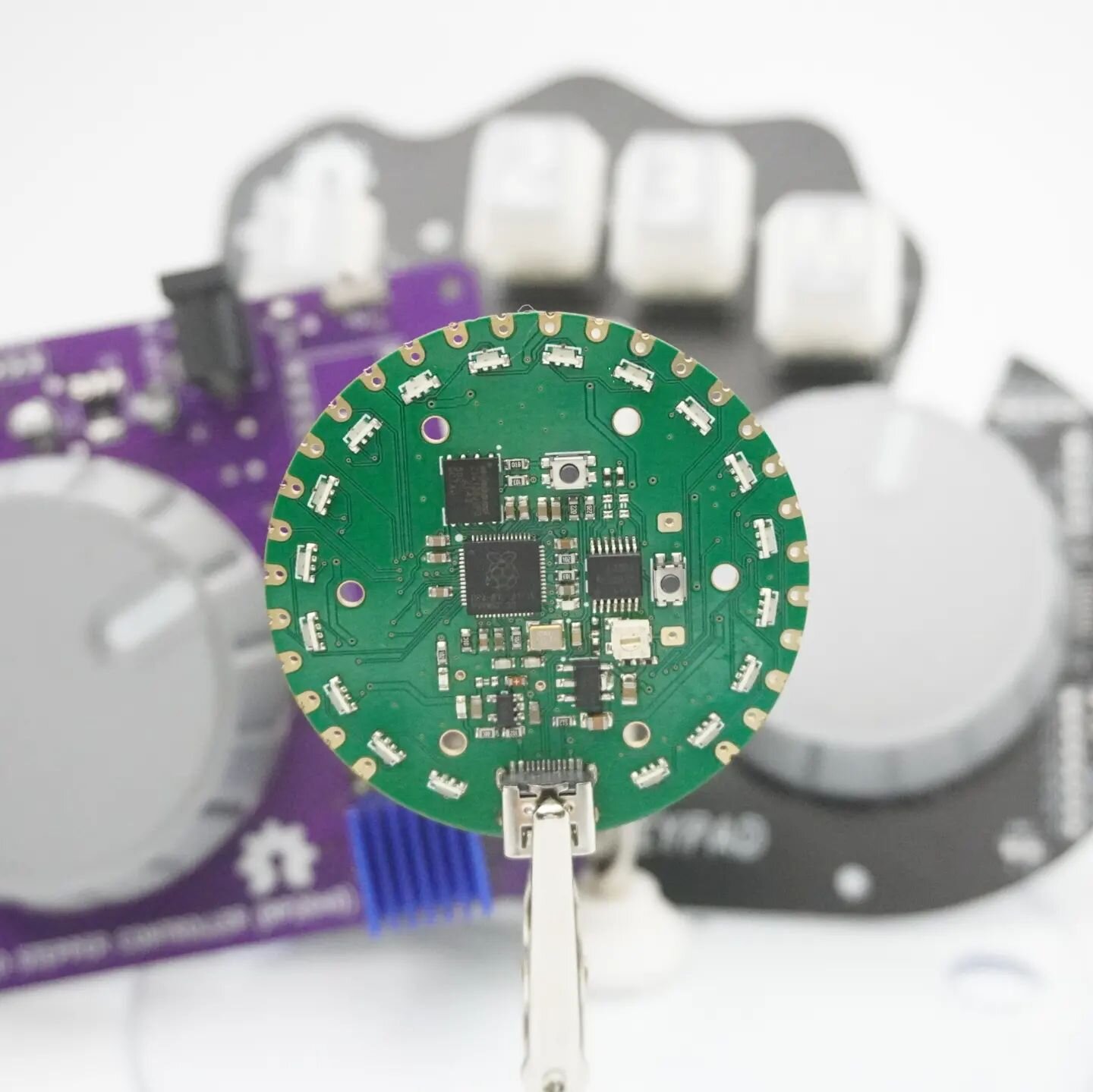 Finally made some breakouts for the pico dev m3.

#customkeyboard #3d #3dprinting #cad #mechanicalengineering #mechanism #mechanic #electronics #pcb