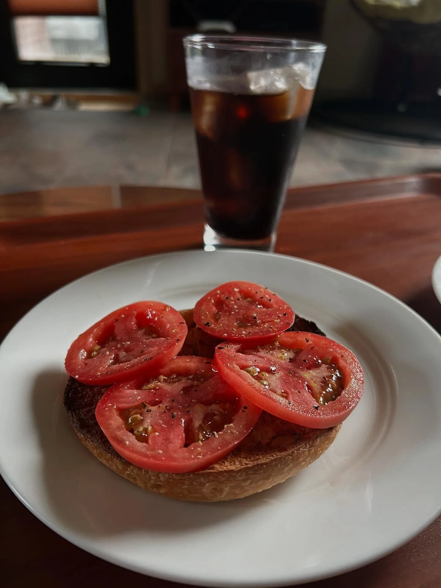 POV you&rsquo;re in Korea but your Airbnb host is also Canadian.

🥯Traditional Canadian breakfast of coffee and a bagel every morning (he was out of vegan cream cheese 😅)

#travel #pov #korea #canadianinkorea