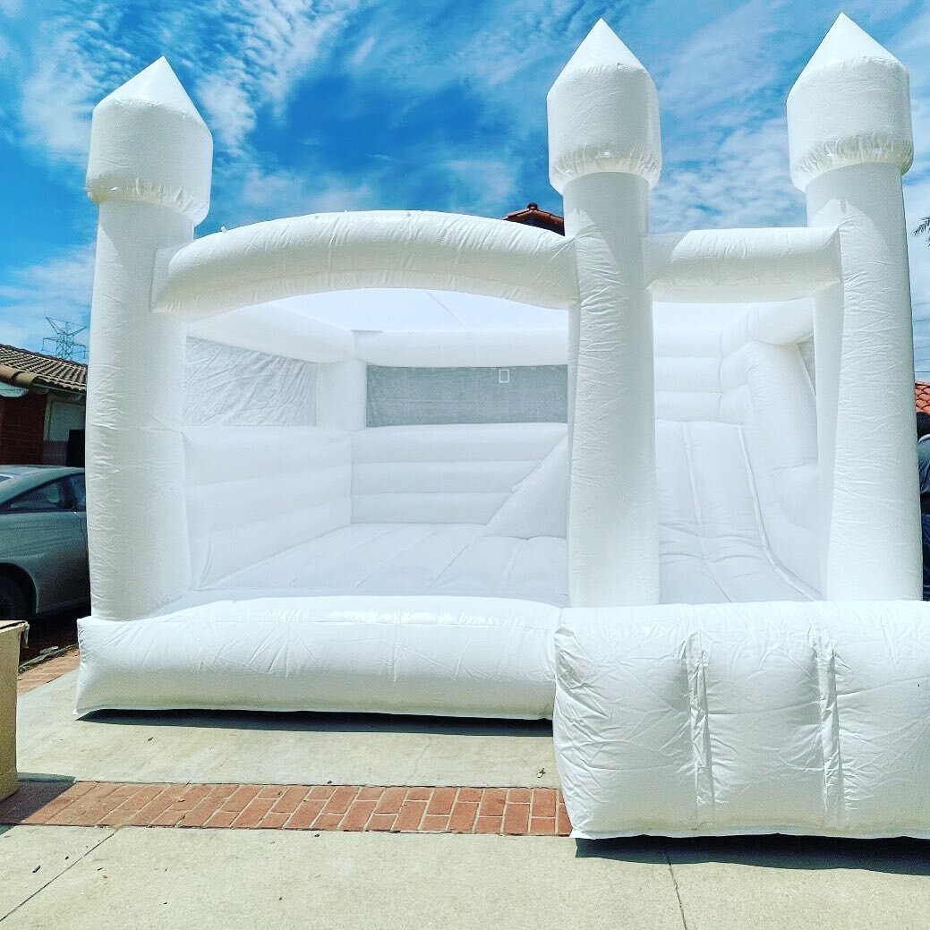 Since Our Cali Bouncer has been getting double booked a couple of times &amp; is one of you guy&rsquo;s favorite bouncer, we are Super excited to announce we have a second White Bouncer with Slide available! 🤩

Now booking our Kins Bouncer! ✨
Size 1