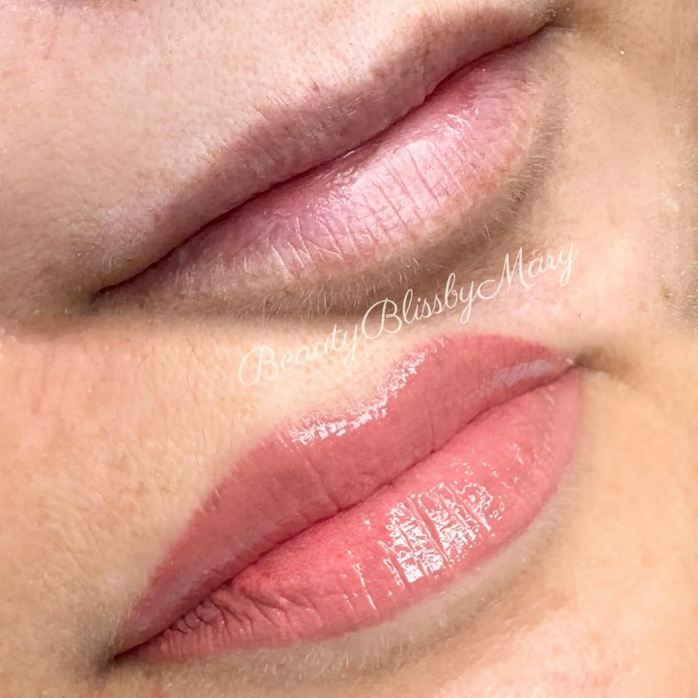 👄 Lip Blush💞 
Before/Immediately After 
Beautyblissbymary.Com 
#liptattoo #lipblush #permanentlip
#permanentmakeup #permanentcosmetics #cosmetictattoo #tattoocosmetic #micropigmentation #Semipermanentmakeup #semipermanentcosmetics#tattoolipblush #l