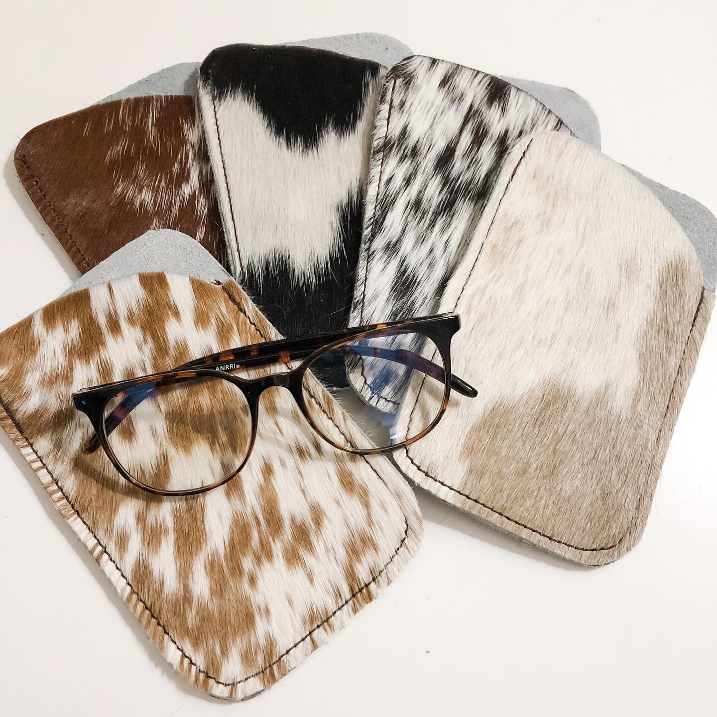 New glasses pouches are online now 🤩 Handcrafted with genuine cowhide and the perfect stocking stuffer ✨

More items coming next week🙌🏼

#FollowTheHerd 🐂🐃🐄