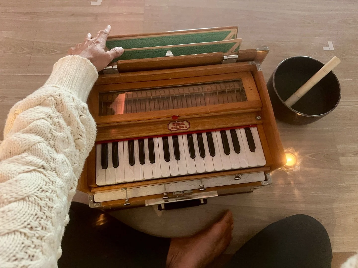 🪷💗🎶 Did you know we chant mantra every Friday fortnight at 9am before Flow/osophy? This is a FREE CLASS to explore the practice of Bhakti Yoga. During every session we learn two mantras. 💕🎵 Look for &lsquo;Community Mantra and Song Jam&rsquo; on