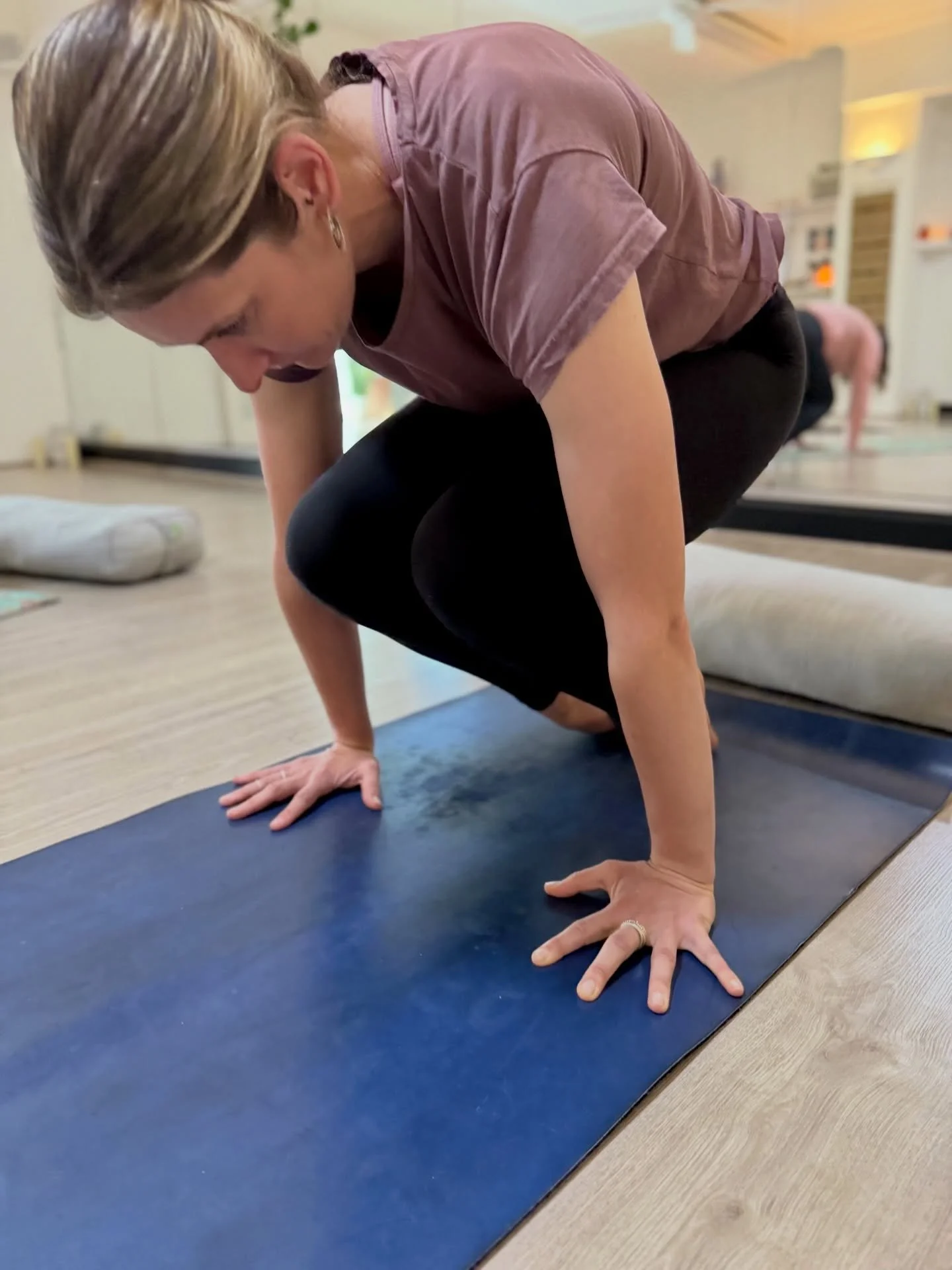 ☀️✨ Yoga uplifts you - physically,
energetically, emotionally, physiologically. When you find lightness in your body, you find strength and control. What you notice in your mind is a shift away trom dullness to clarity and alertness. This is FULL POW