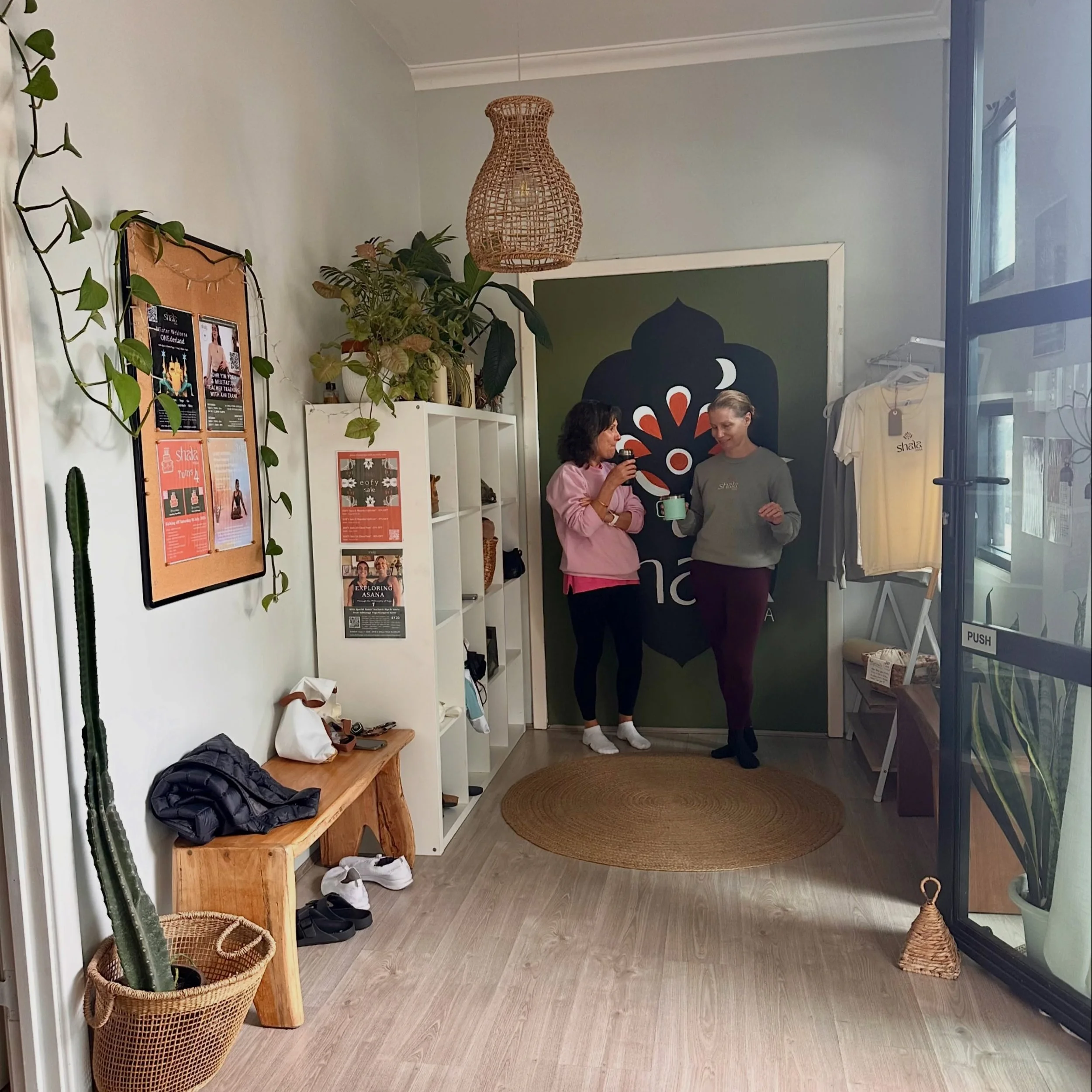 The practice doesn&rsquo;t end when class does. 🌿 At Shala Yoga, some of the best moments happen afterward &mdash;barefoot chats, shared laughter, and coffee that turns strangers into friends.

This is the community we love 🧡 Come join us! 

#seeyo