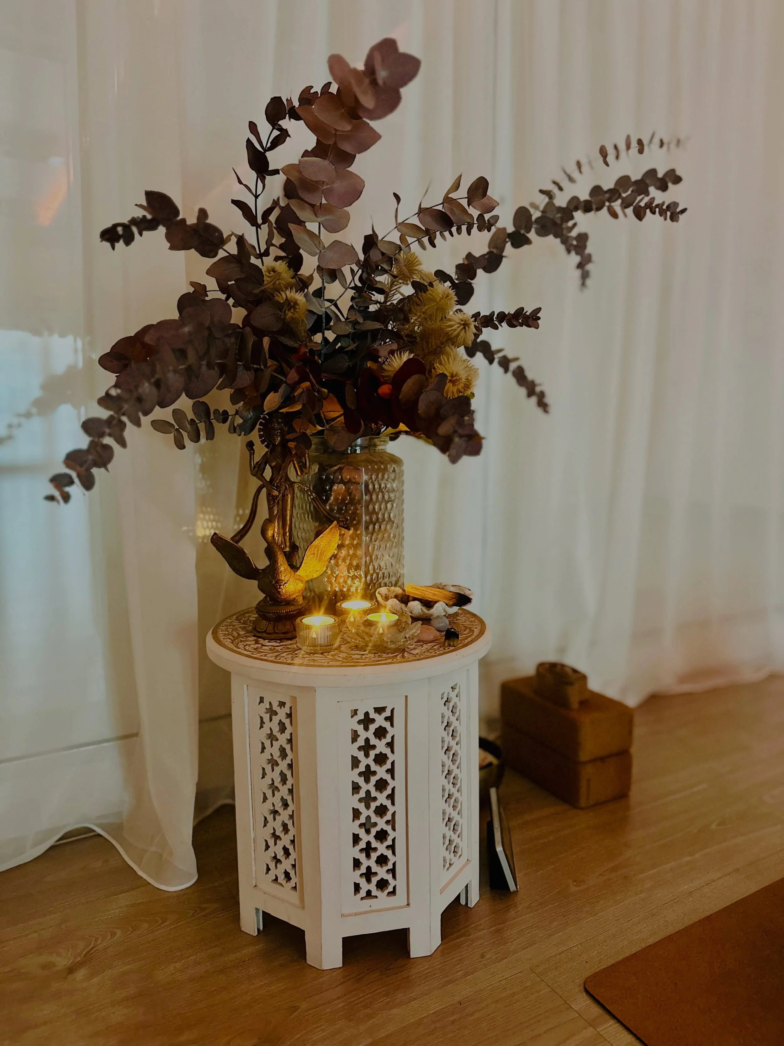 🕯️ The Sacred Altar of Our Shala 🤍

Have you noticed the altar in our Shala, where we light candles before each class?

An altar is a sacred space for intention, devotion and connection. It reminds us that yoga is more than the physical practice &m