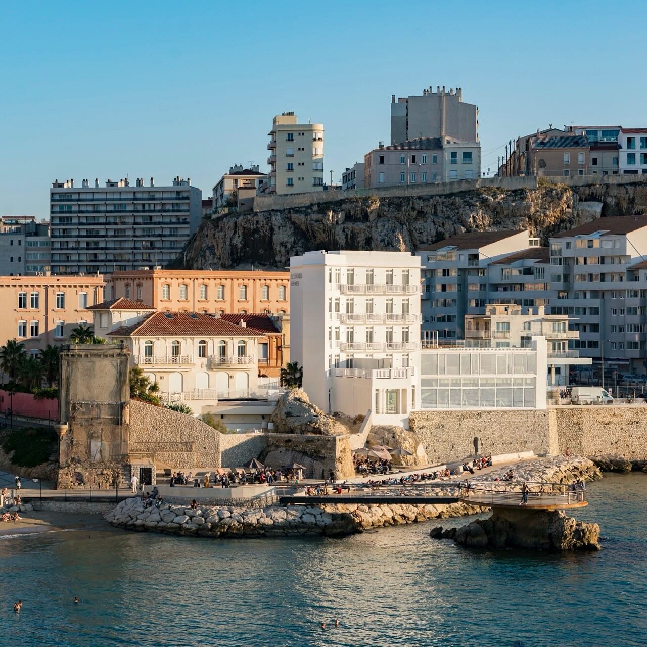 Venez d&eacute;couvrir un lieu idyllique, face &agrave; la mer et aux &icirc;les du Frioul, les pieds dans l&rsquo;eau. Pour d&eacute;couvrir le programme complet et r&eacute;server votre prochain s&eacute;minaire, contactez nos &eacute;quipes en DM.