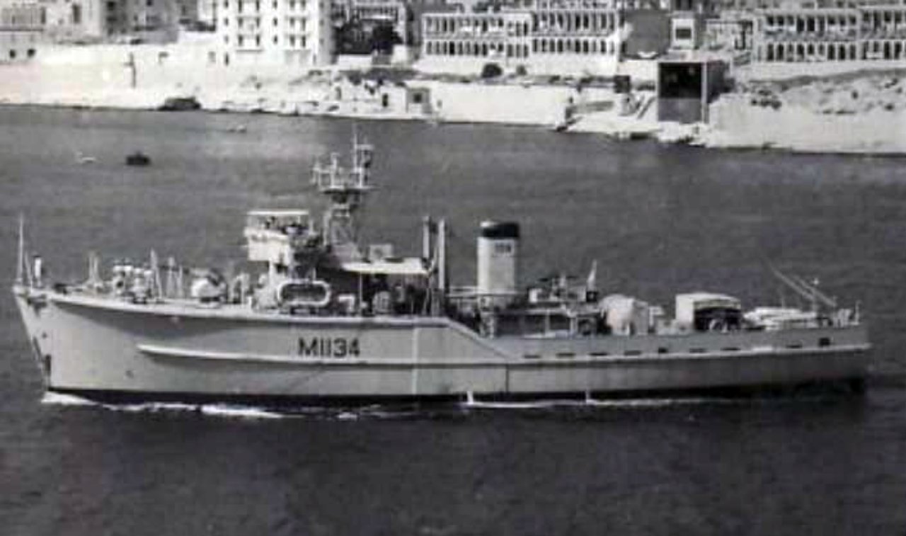 HMS Essington at Malta 1955.JPG