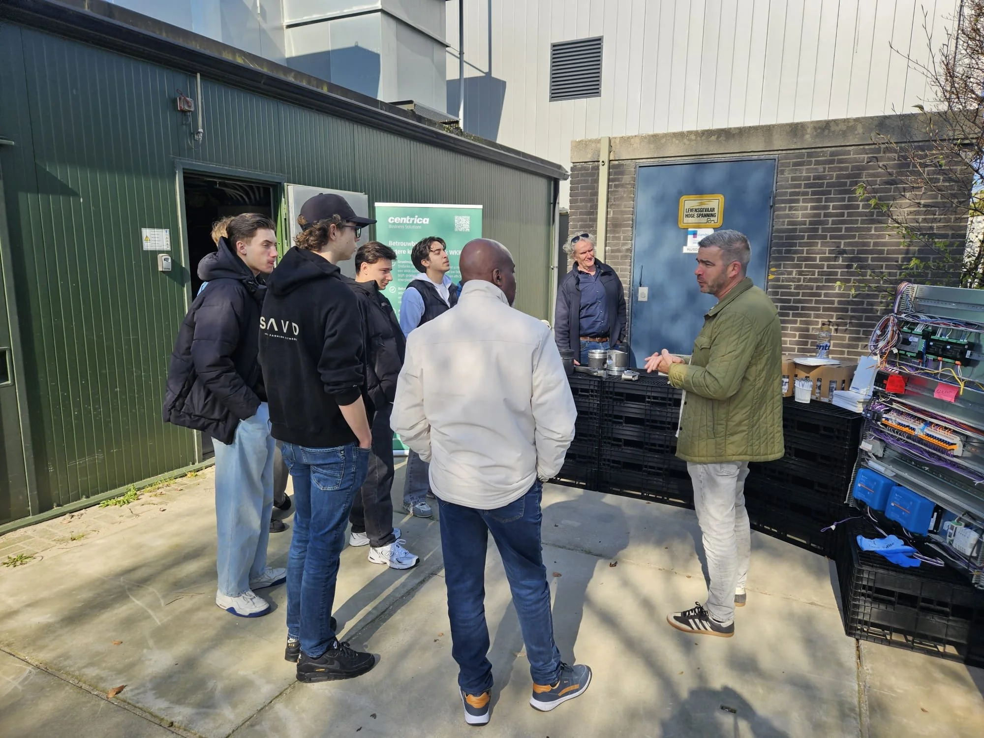 Studenten ‘vet onder de indruk’ van technische installaties in een kas