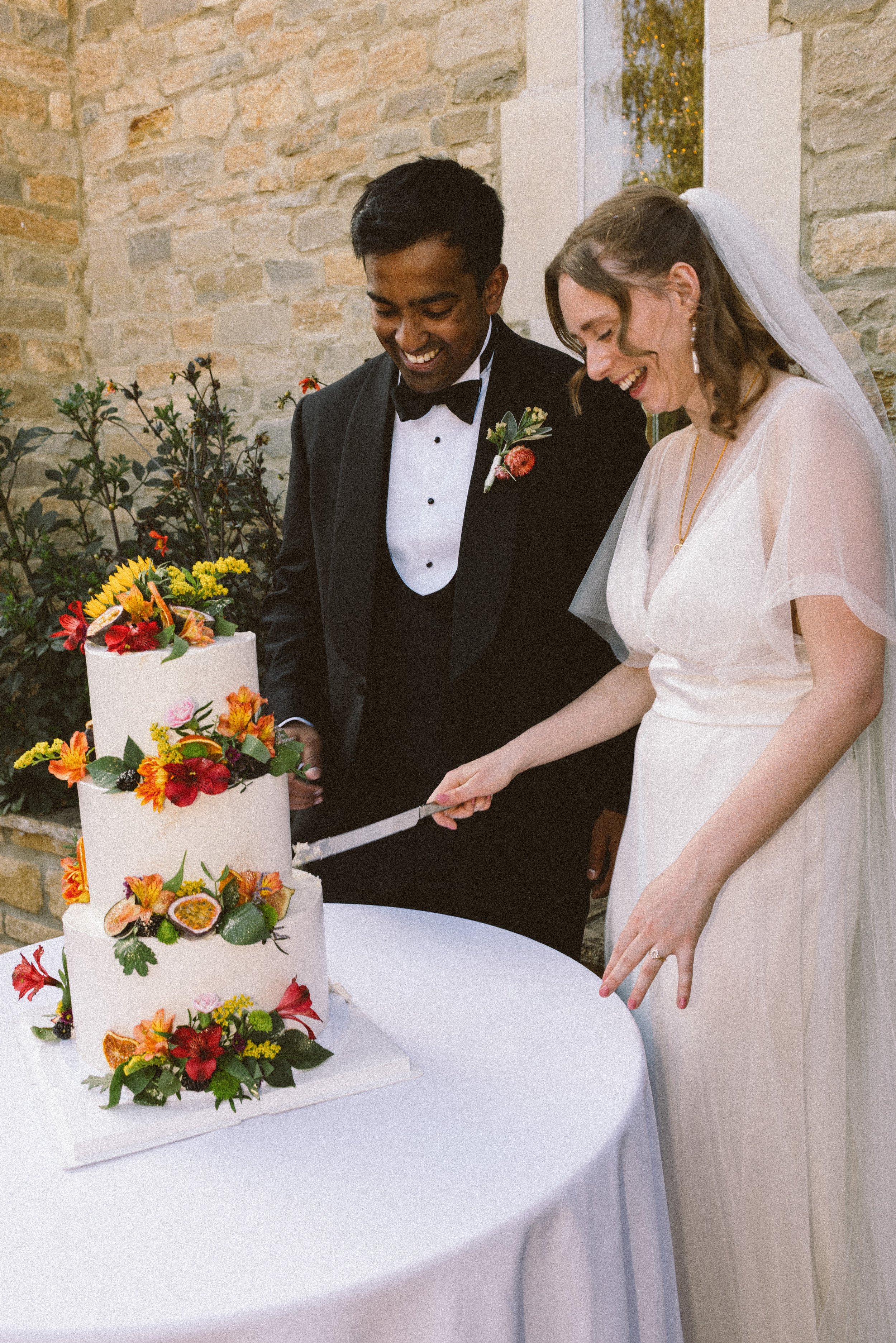 Emily & Josh-Cake cutting-10.jpg
