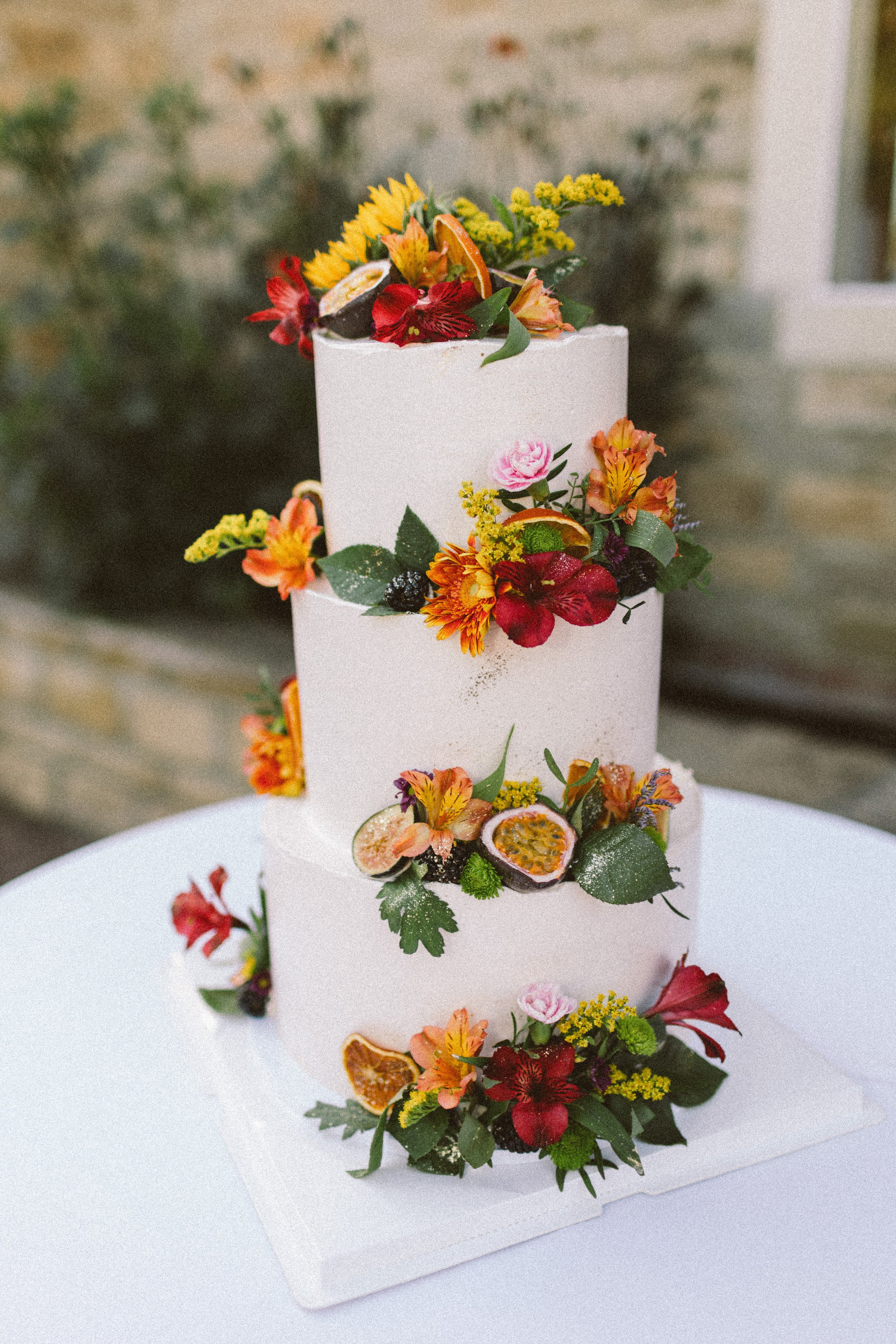 Emily & Josh-Cake cutting-1.jpg