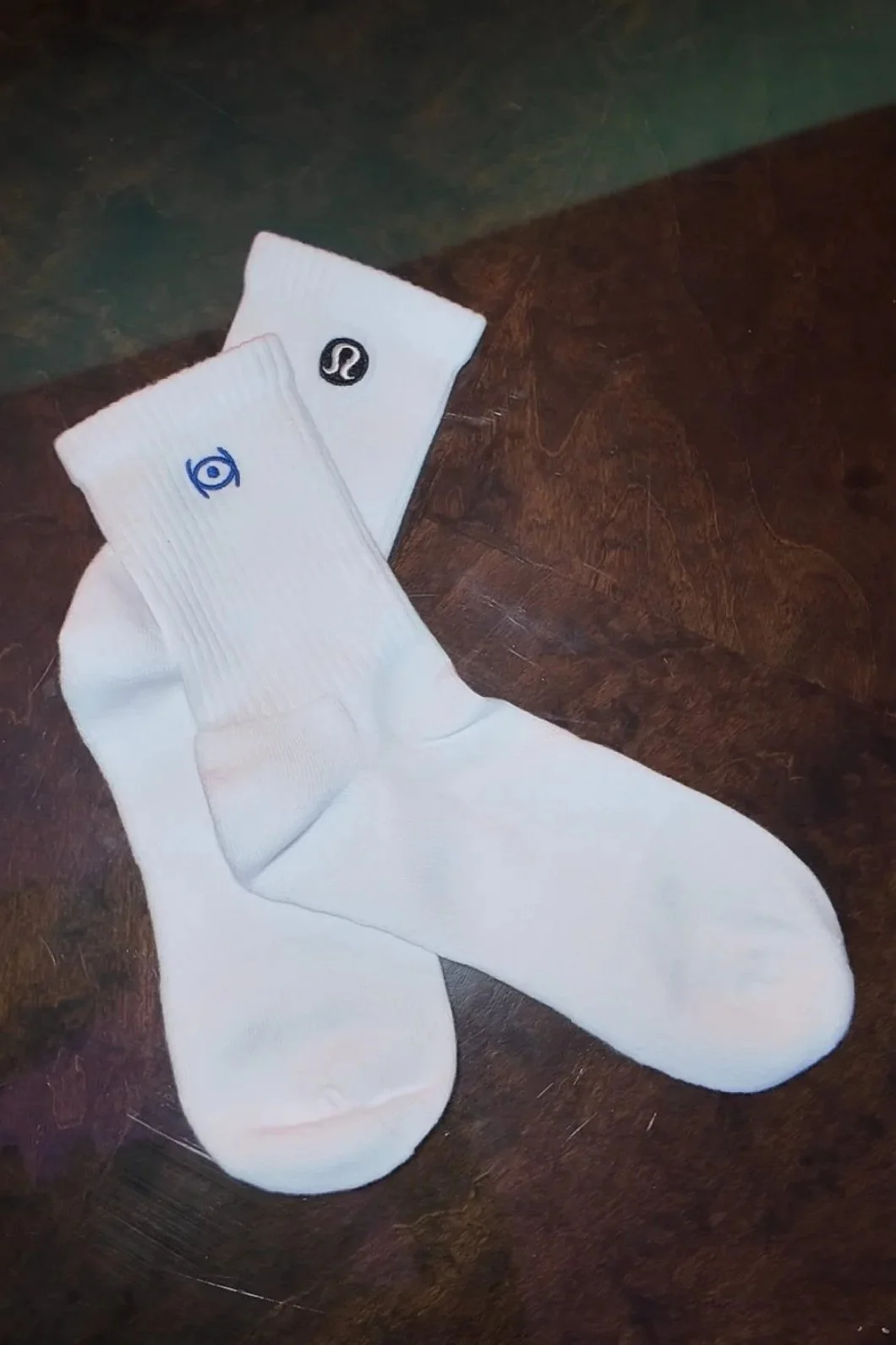 Confidence Club × lululemon – Signature Daily Socks White Confidenceclub.me logo eye embroidery