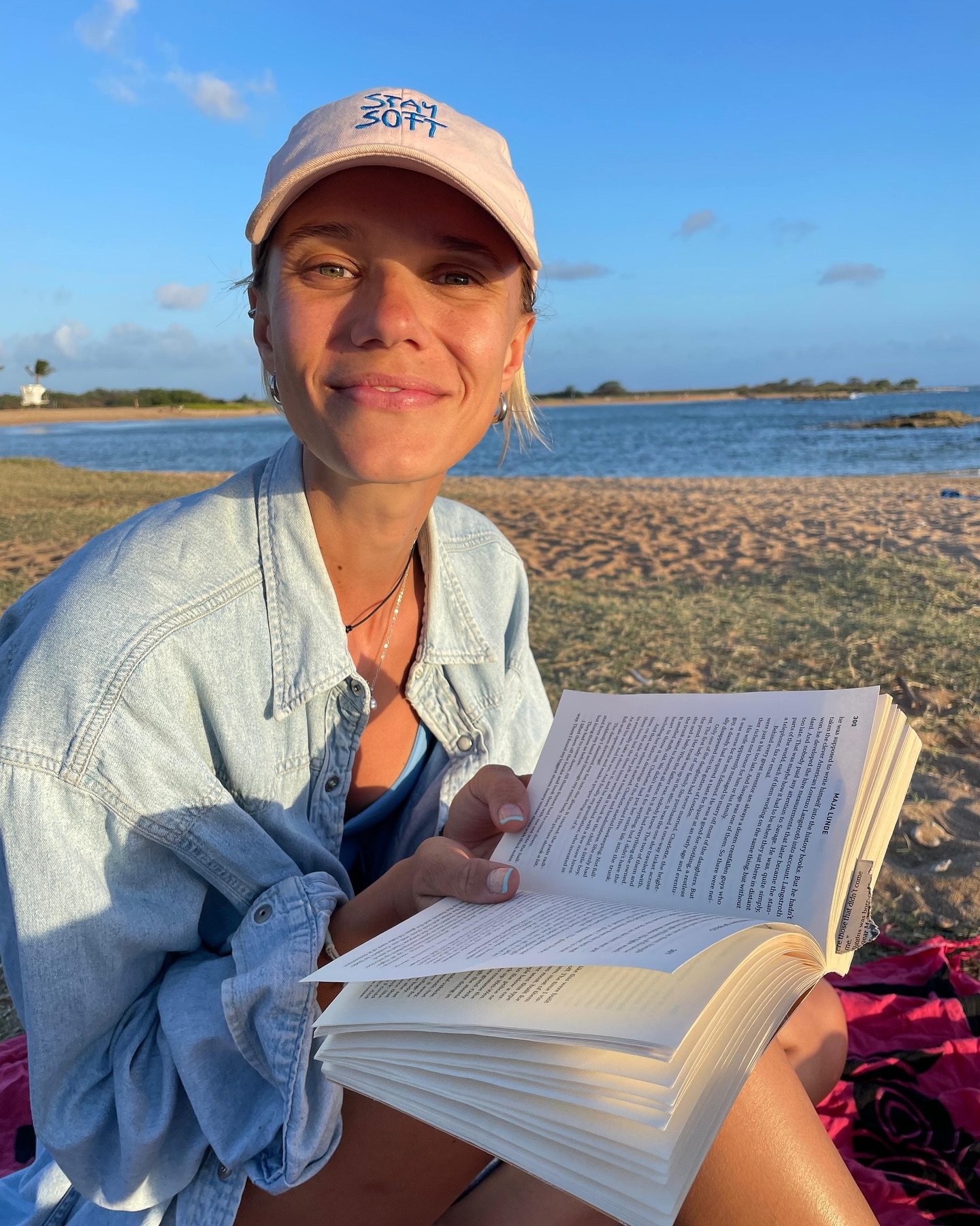 Ready to find your calm? ✨ I want to share my personally curated list of must-read books to support your mindfulness journey. Drop &ldquo;GIFT&rdquo; in the comments, and I&rsquo;ll send you the link! 📚

#Mindfulness #SelfCare #WellnessReads #Person