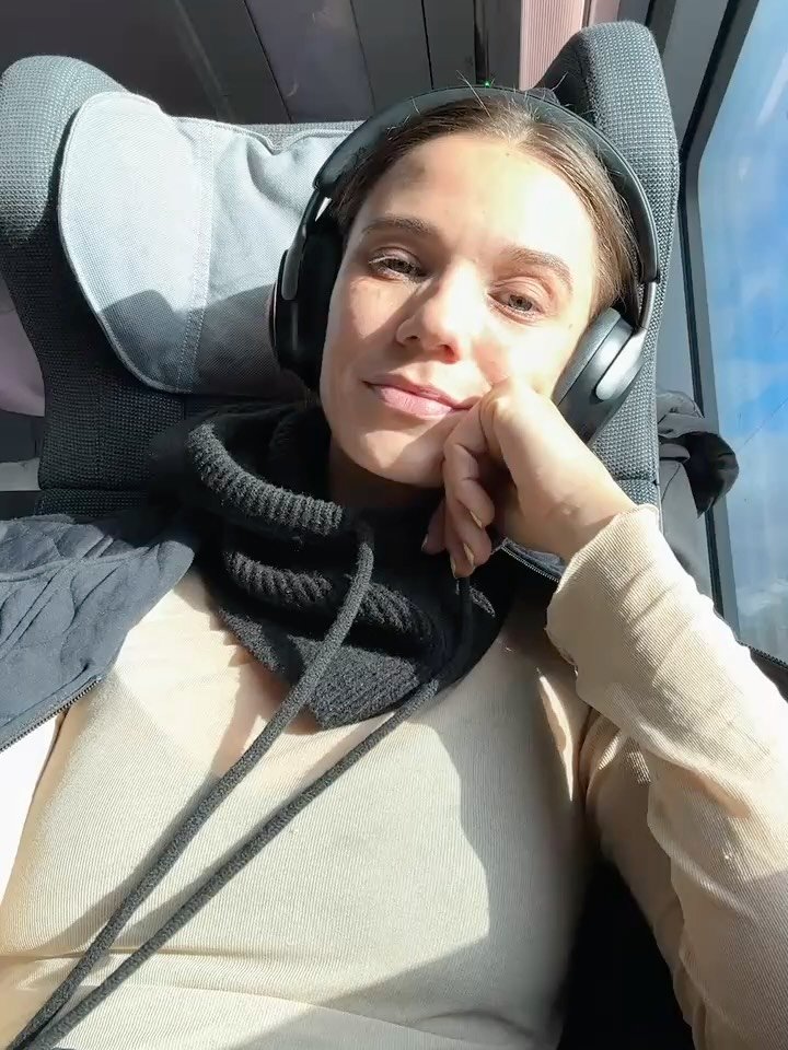 November - a month I felt I lived 7 lives in one go 💎🥰

My main intention of the month was to be present, in the rush, in business, in happiness, in boredom. BE PRESENT. 

Entering last month of the year with some@super cool news, stay tuned here ⚡