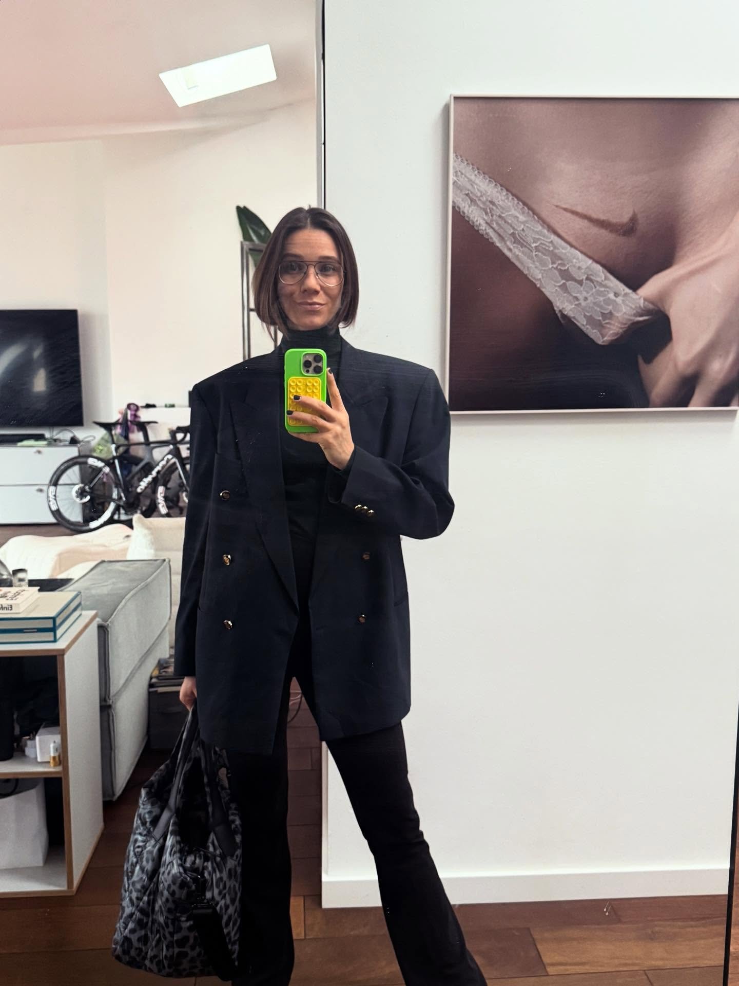 Thx Berlin 🫶

From countless hugs and goodbyes at @ohiameditation to heartwarming gifts from @boldberlin @susannekaufmann_ &amp; @matchasome sets to transformational times at @nooksociety_official to getting special deliveries from @erchy.s to fuel 