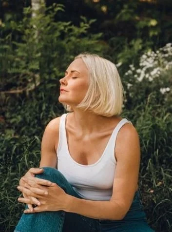 bi woman in Minneapolis affirming herself that it's not too late to come out as bi