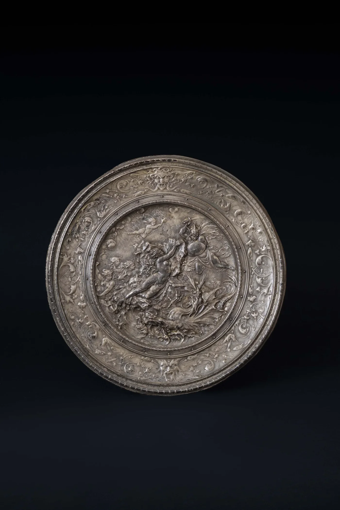 Set of 9 Neo-Renaissance Presentation Dishes 10.webp