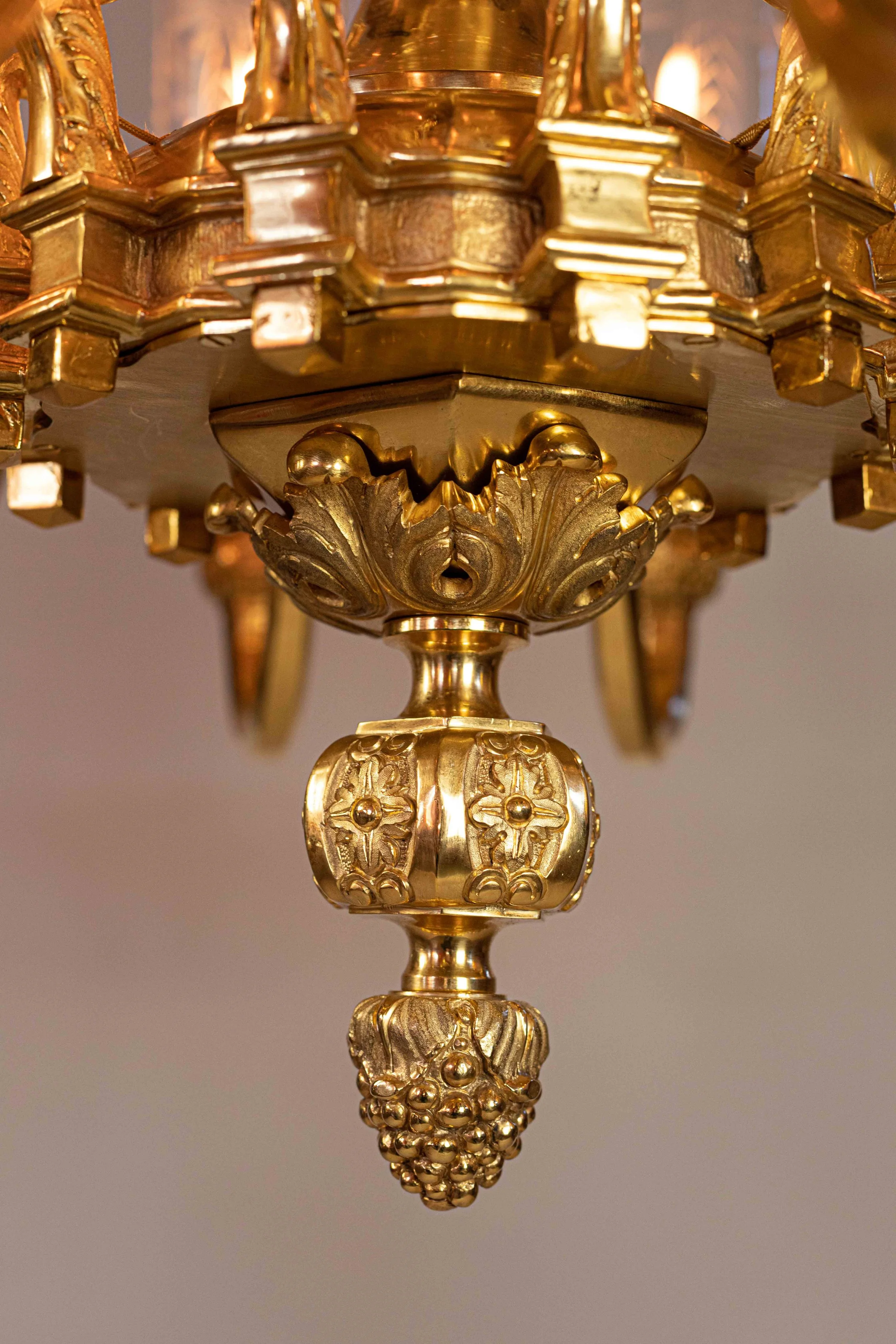 Louis XIV Pineapple Chandelier 18 lights 7.jpg