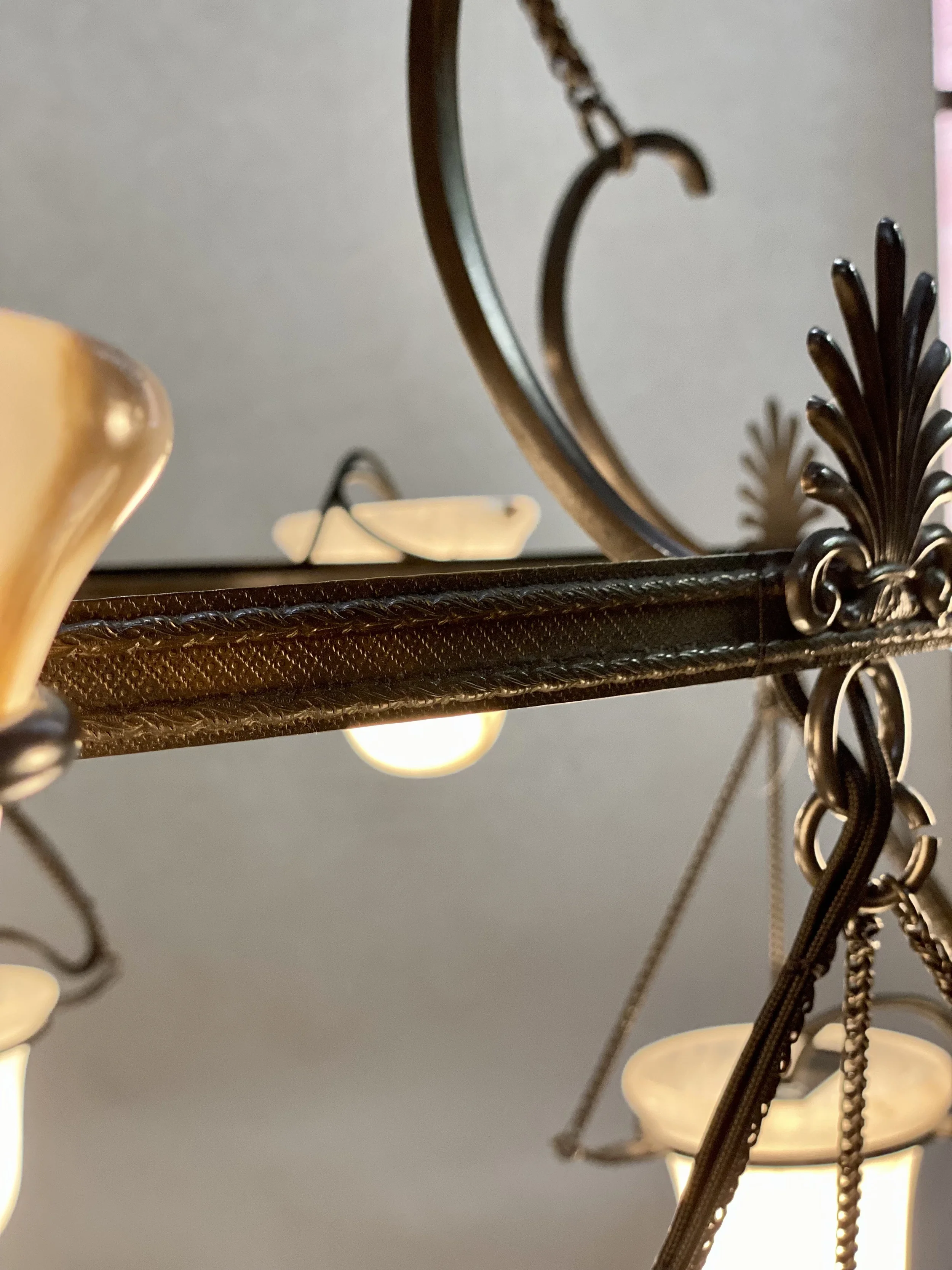Kerylos chandelier with alabaster lamps 2.webp