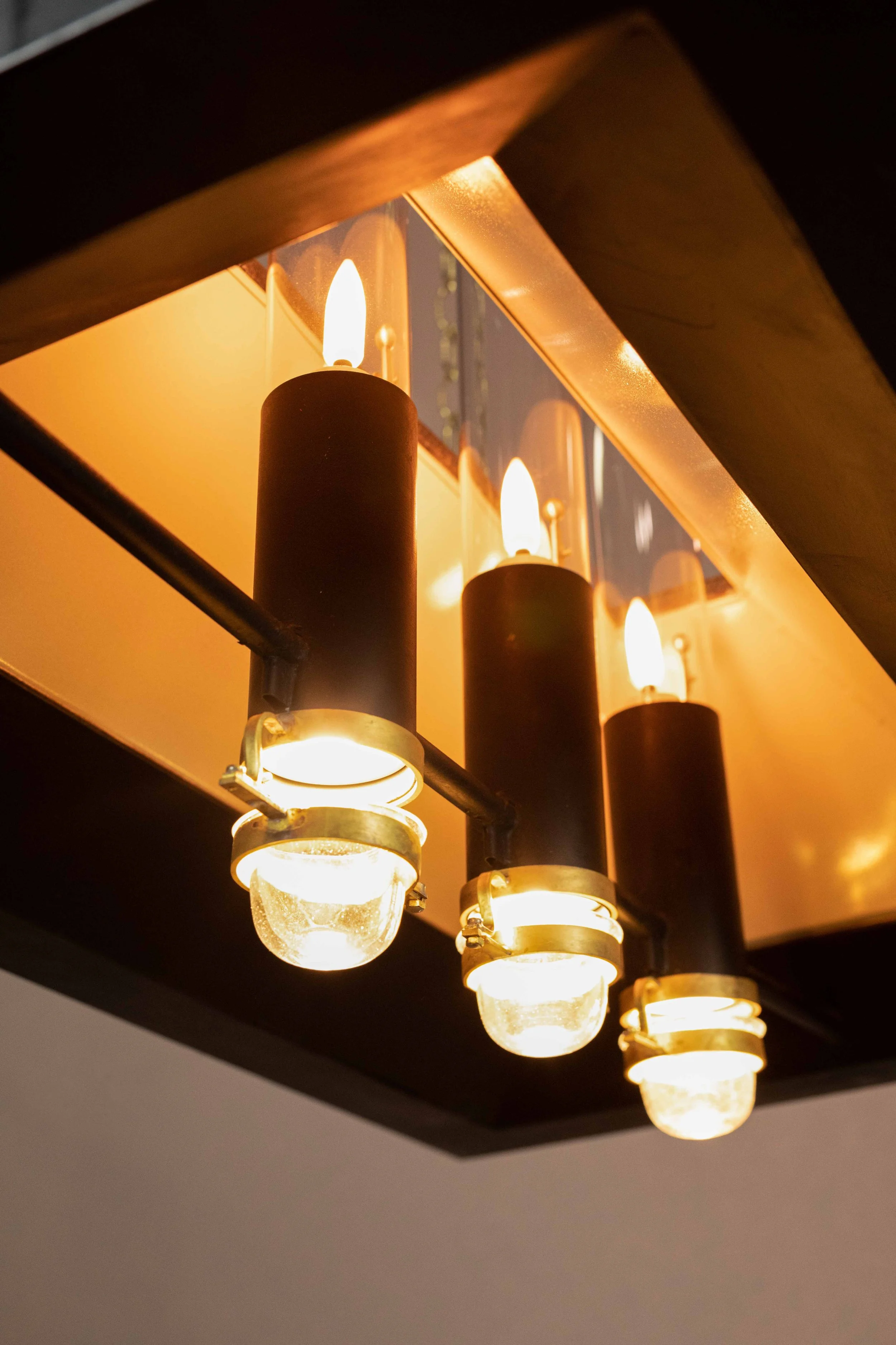 Argand Chandelier with 3 lights 5.jpg