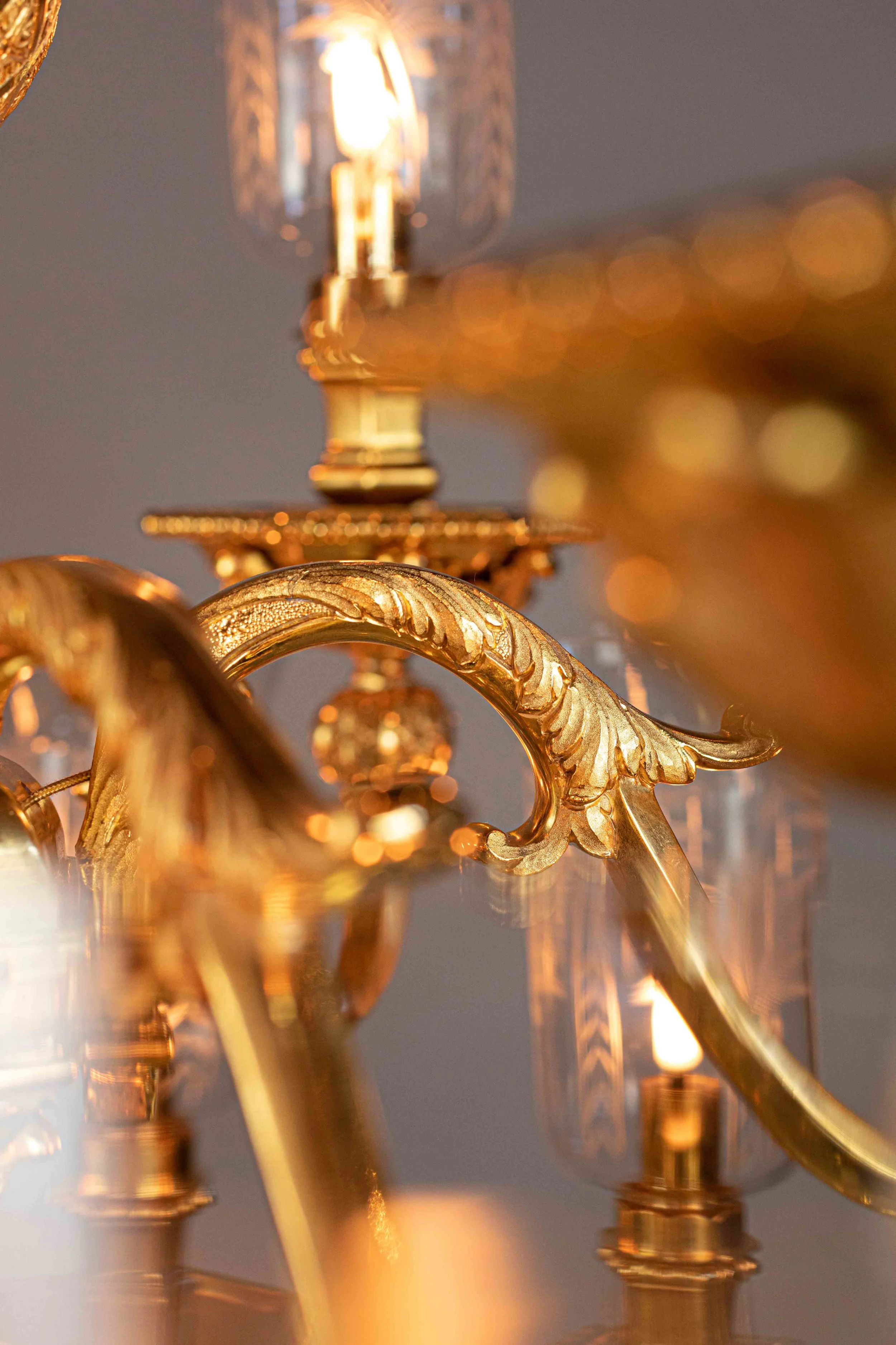 Louis XIV Pineapple Chandelier 18 lights 2.jpg