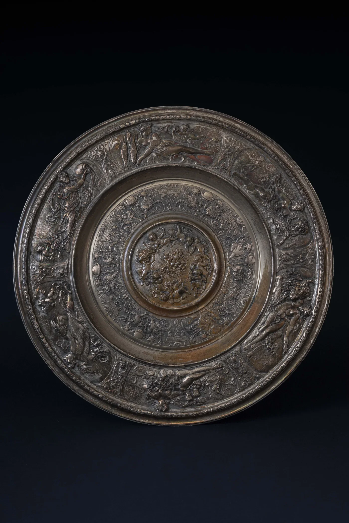 Set of 9 Neo-Renaissance Presentation Dishes 6.webp