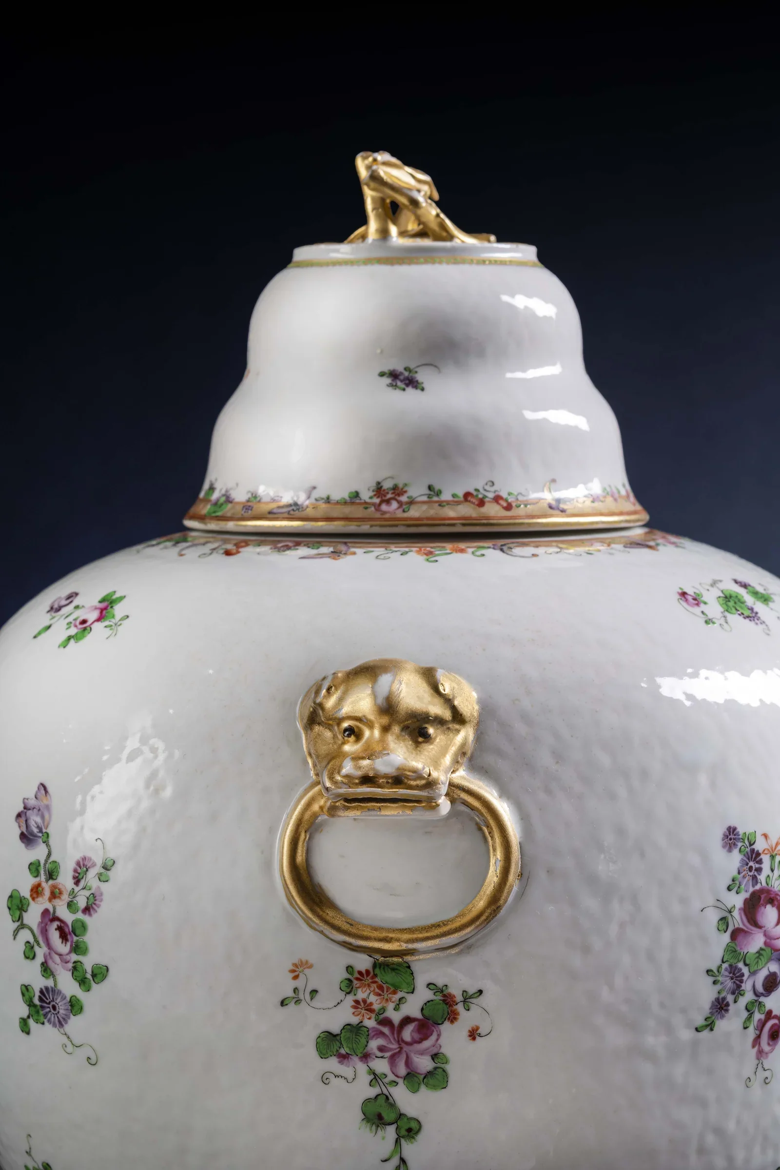 China, Qing Dynasty, Qianlong Period, Rare Pair of Covered Vases 6.webp