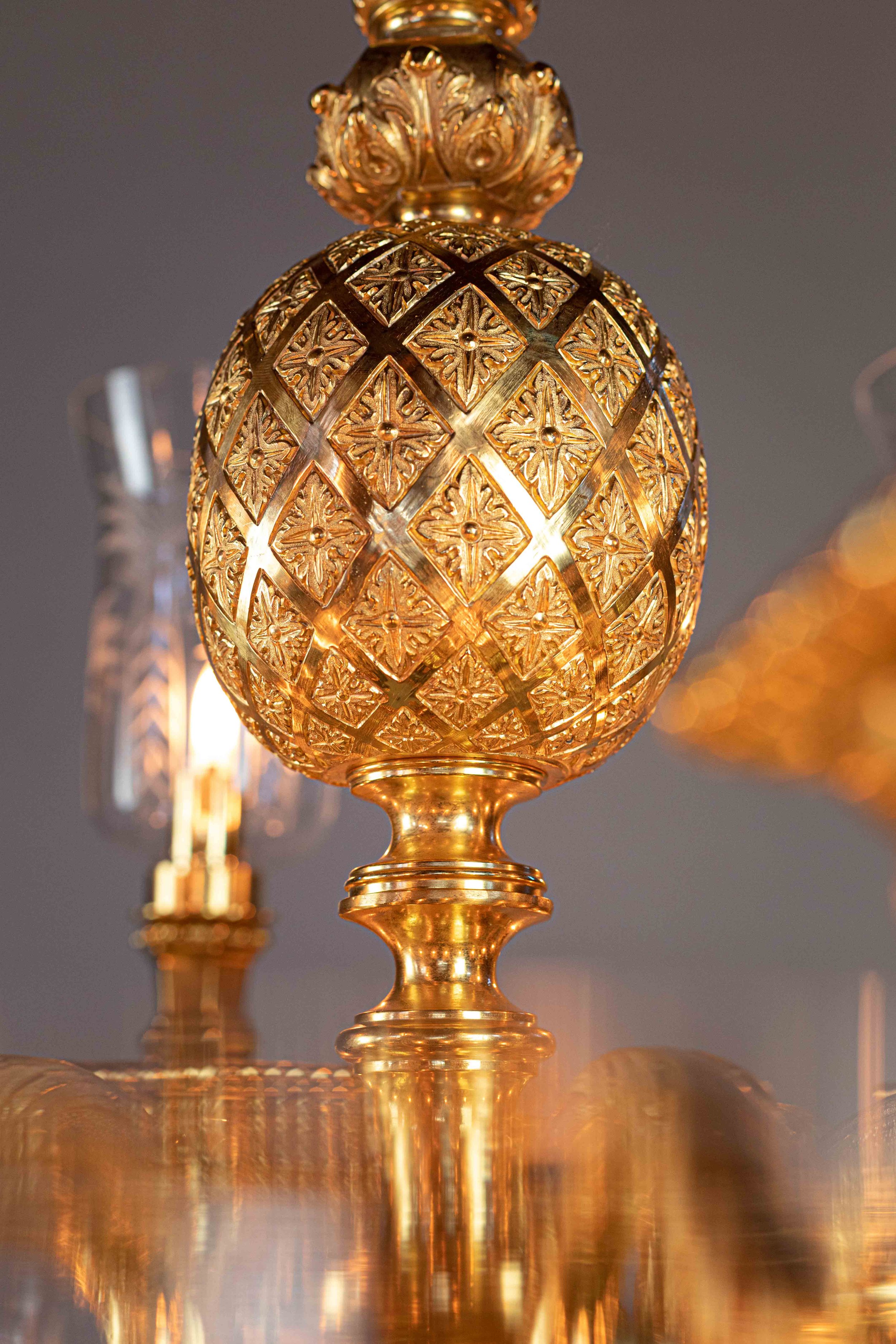 Louis XIV Pineapple Chandelier 18 lights 4.jpg