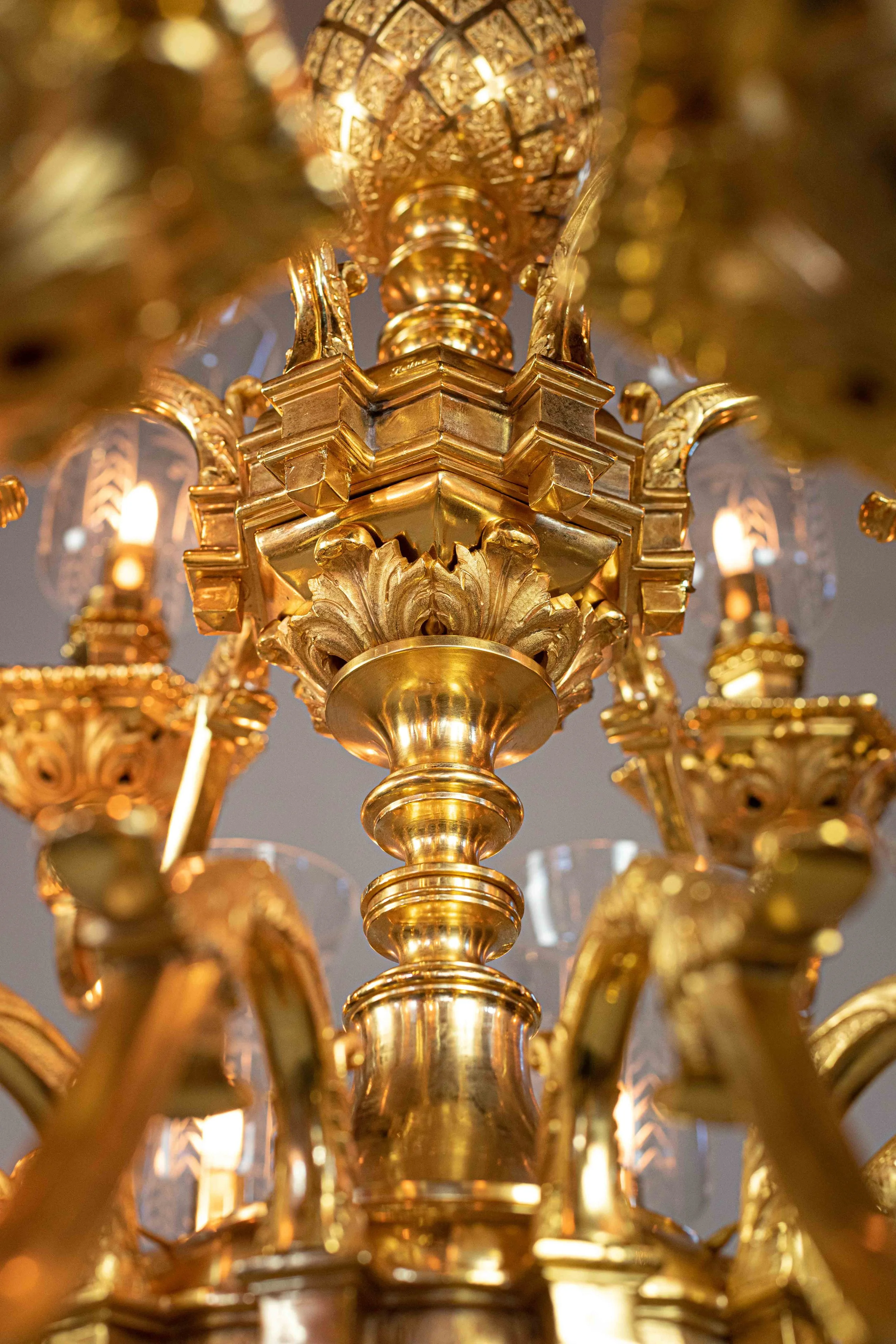 Louis XIV Pineapple Chandelier 18 lights 6.jpg