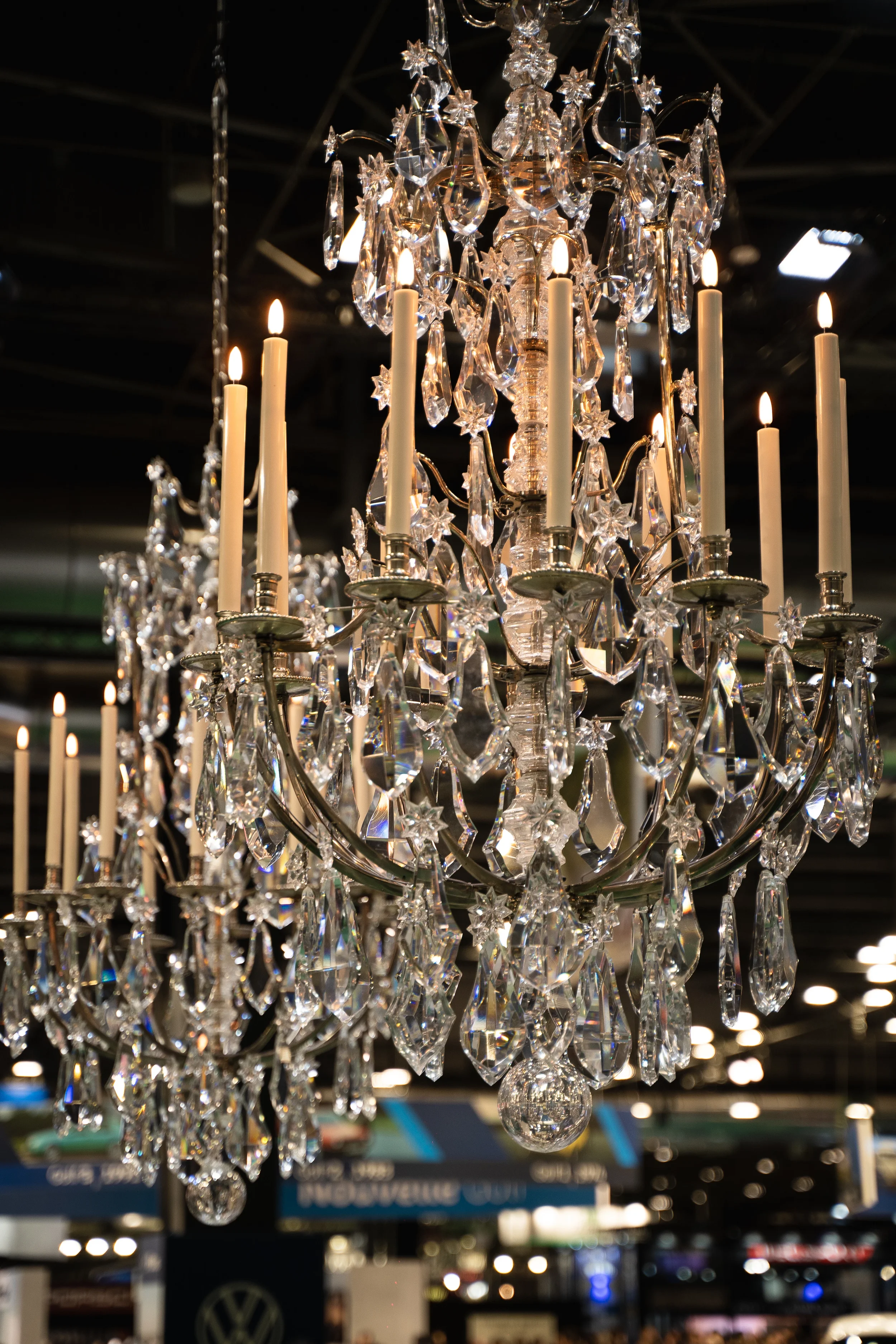 Versailles hall of mirrors chandelier 9.webp