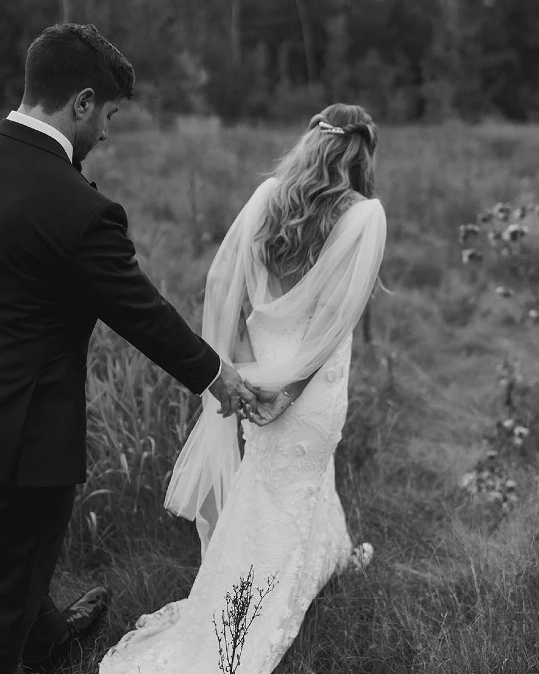 Jill + Mike. A day full of close people and inside jokes, their sweet pup honey, private vows, and a cozed up dinner. Also swipe to the end for said honey dog loving her ceremony boop on the snoots. 

Venue - @lockefallsfarm 
Coordinator - @abbydahle