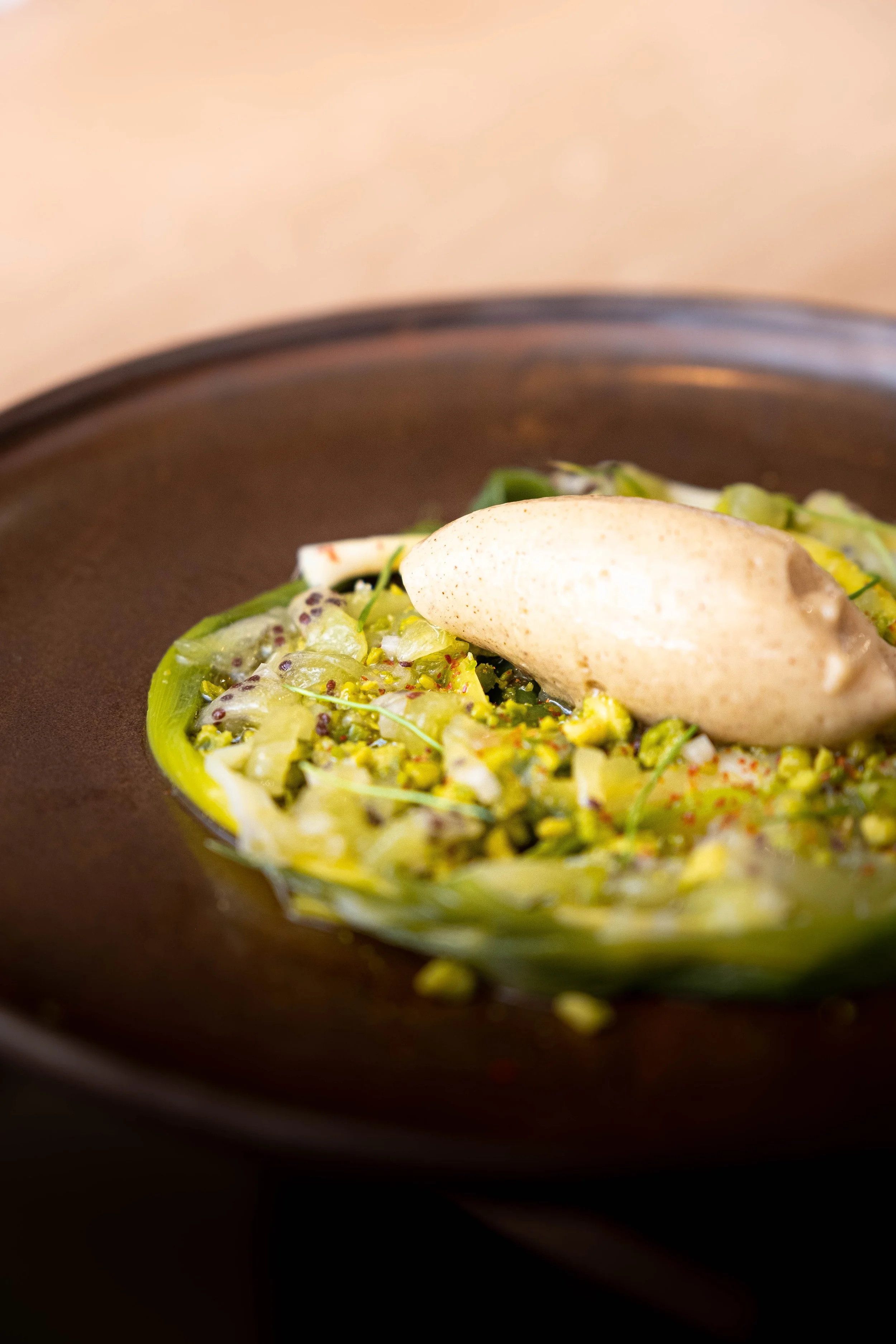 Entrée de saison avec des produits locaux du chef Enzo Duchesne