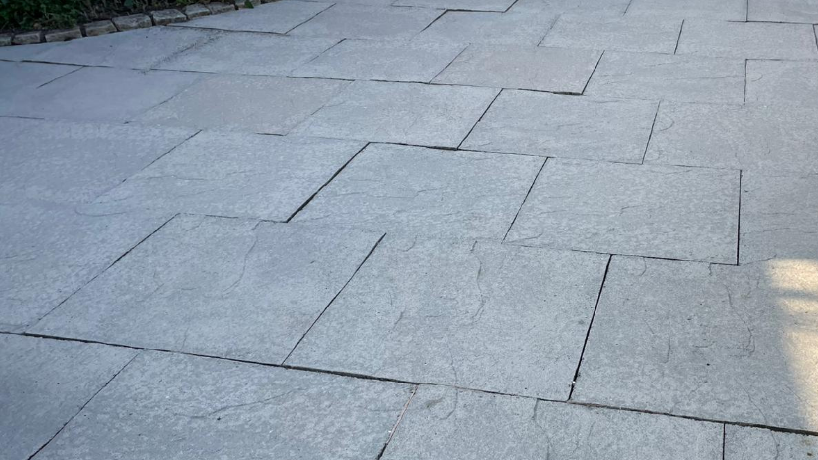  Jet Washing   
Cleaning of bin stores and hard-standing services such as car parks and pathways. 