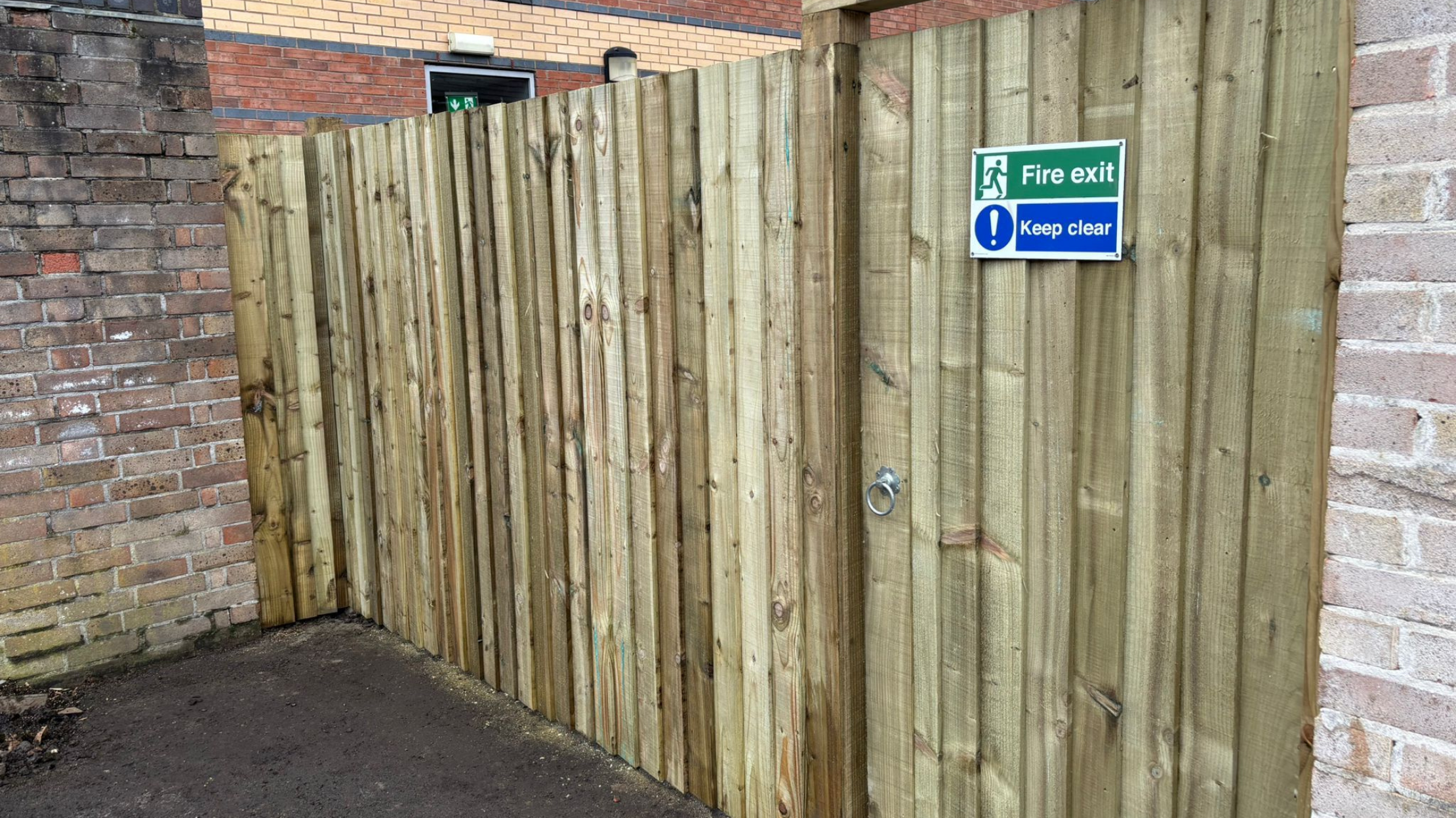 Gate/fence replacement services